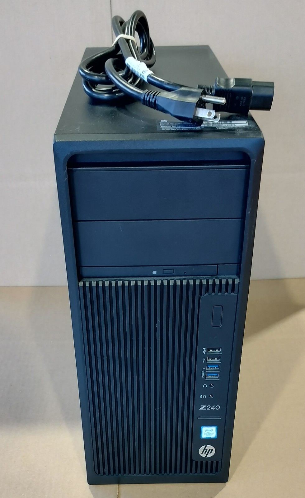 HP Z240 Tower Workstation i7-6700 16GB Ram 256GB NVMe SSD DVD-RW Win Pro Read