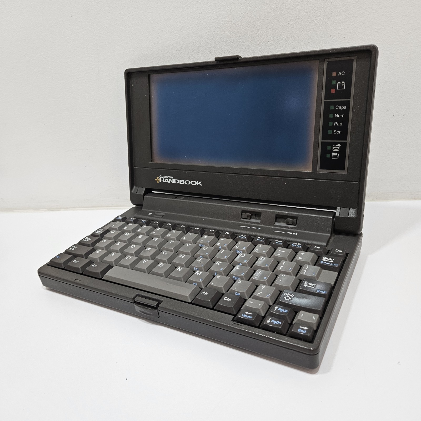 Gateway 2000 Handbook Laptop Computer (No Charger) (For Parts Or Repair)