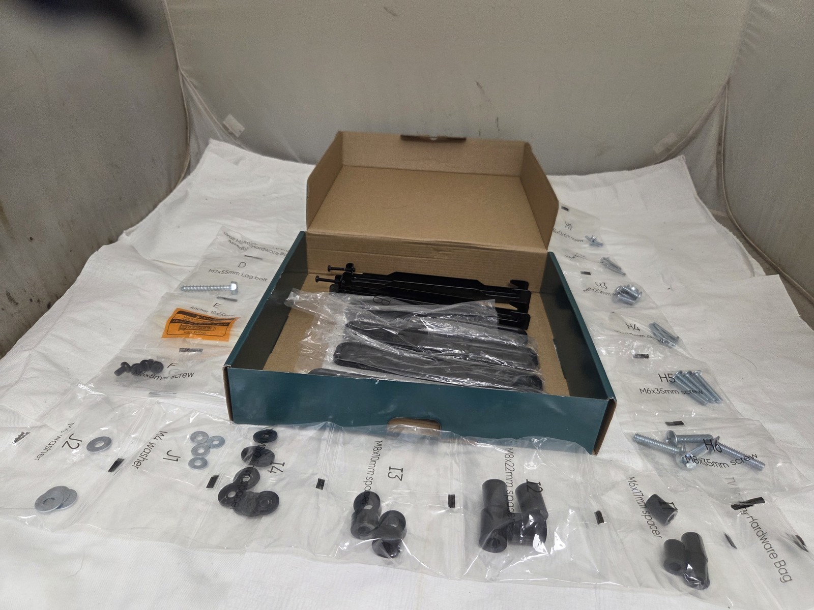 onn. Full Motion TV Wall Mount 19-50in 77 lb VESA 400x400 Hardware