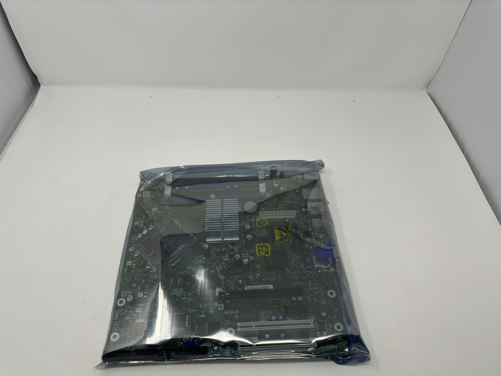 New Sealed Intel E210882/DQ965CO Core 2 Duo Desktop Motherboard D33025+