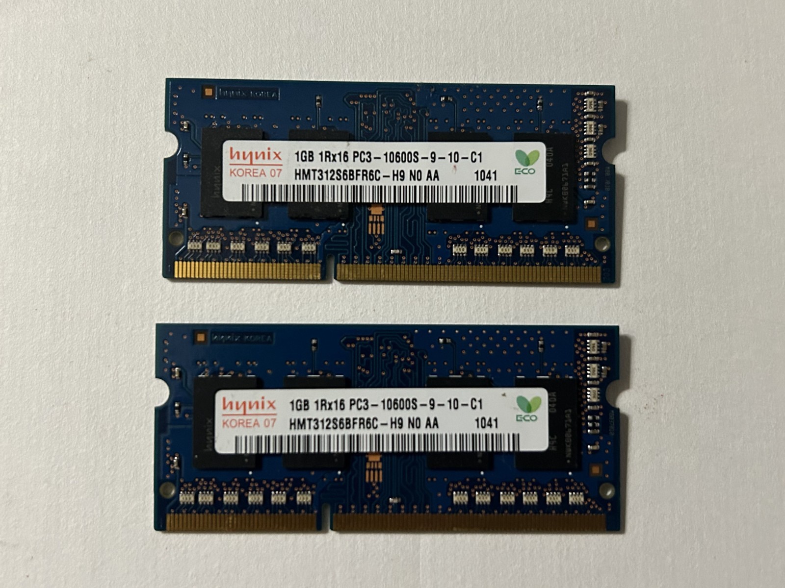 Hynix  (2 x 1 GB) DDR3 133 SO-DIMM 1333 MHz DDR3 SDRAM Memory (HMT312S6BFR6C-H9)