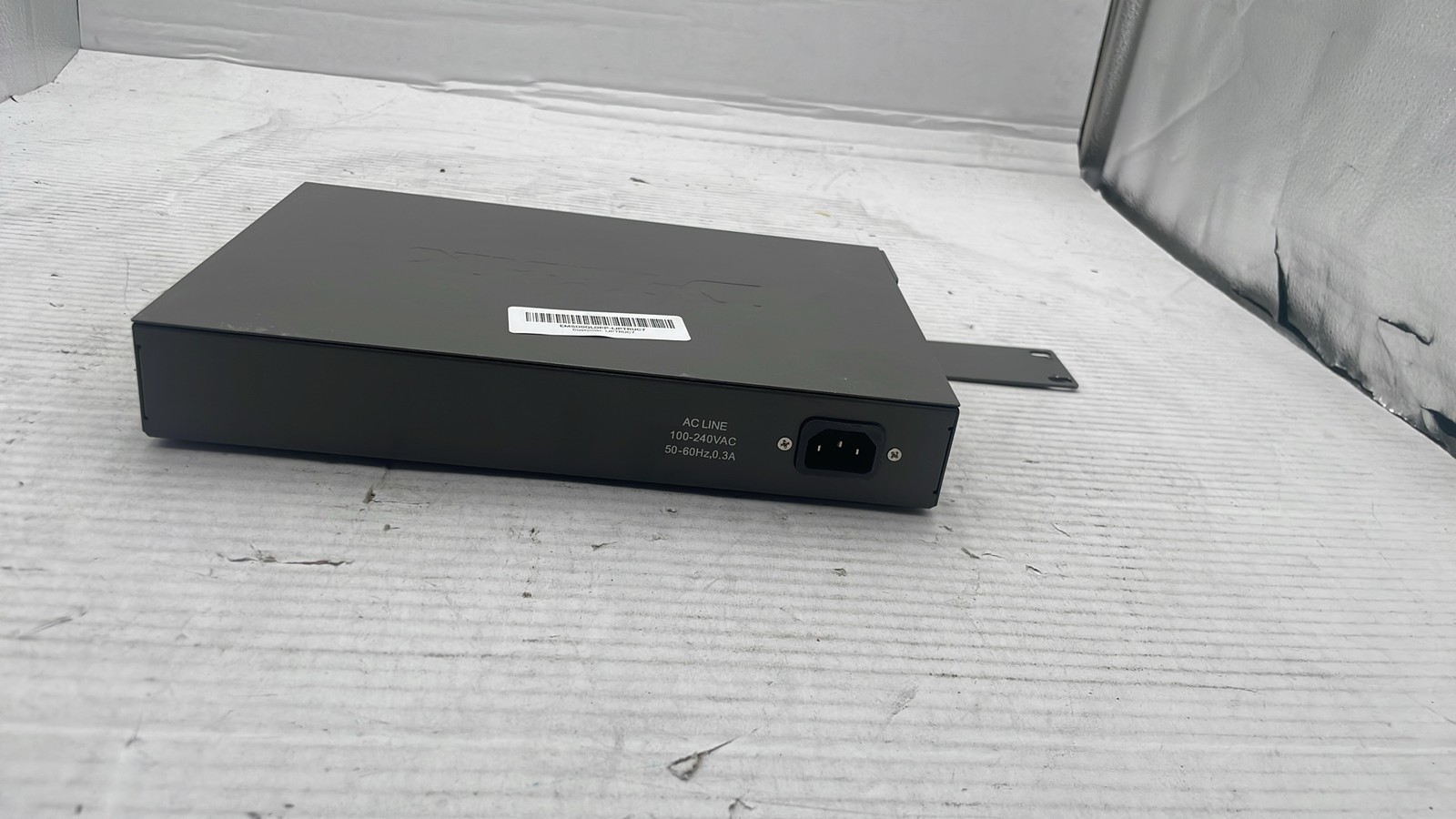 D-Link DES-1024D 24-Port 10/100 Fast Ethernet Switch Unmanaged Rackmount