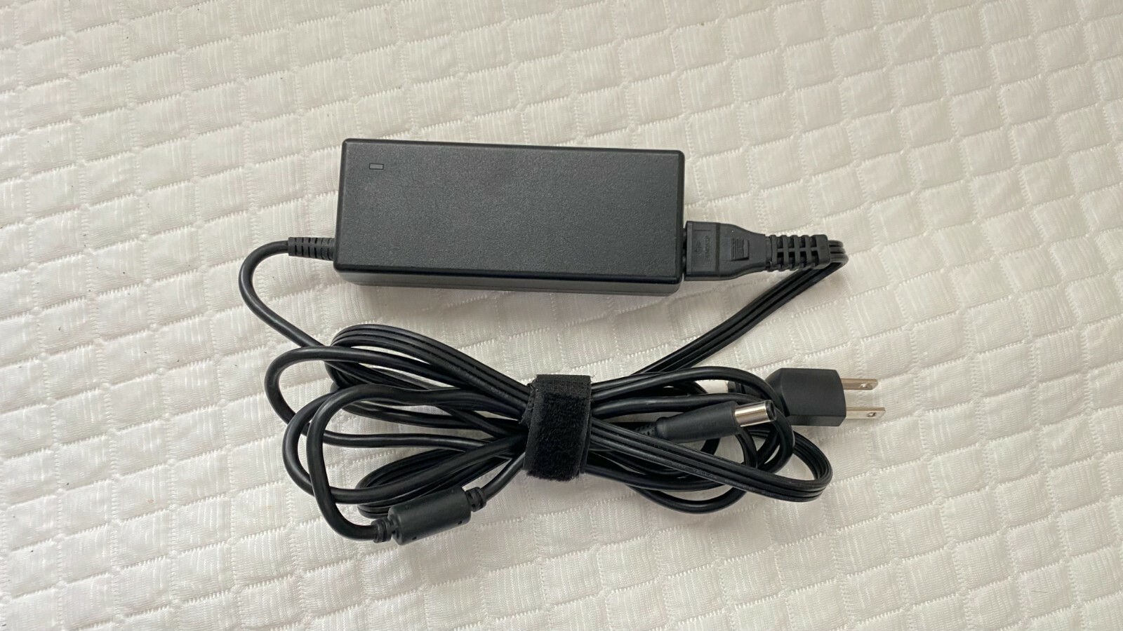 Genuine Dell 90W AC Adapter 19.5V 4.6A YD9W8 0W6KV 0Y4M8K 0P0PT9 00W6KV 099H58