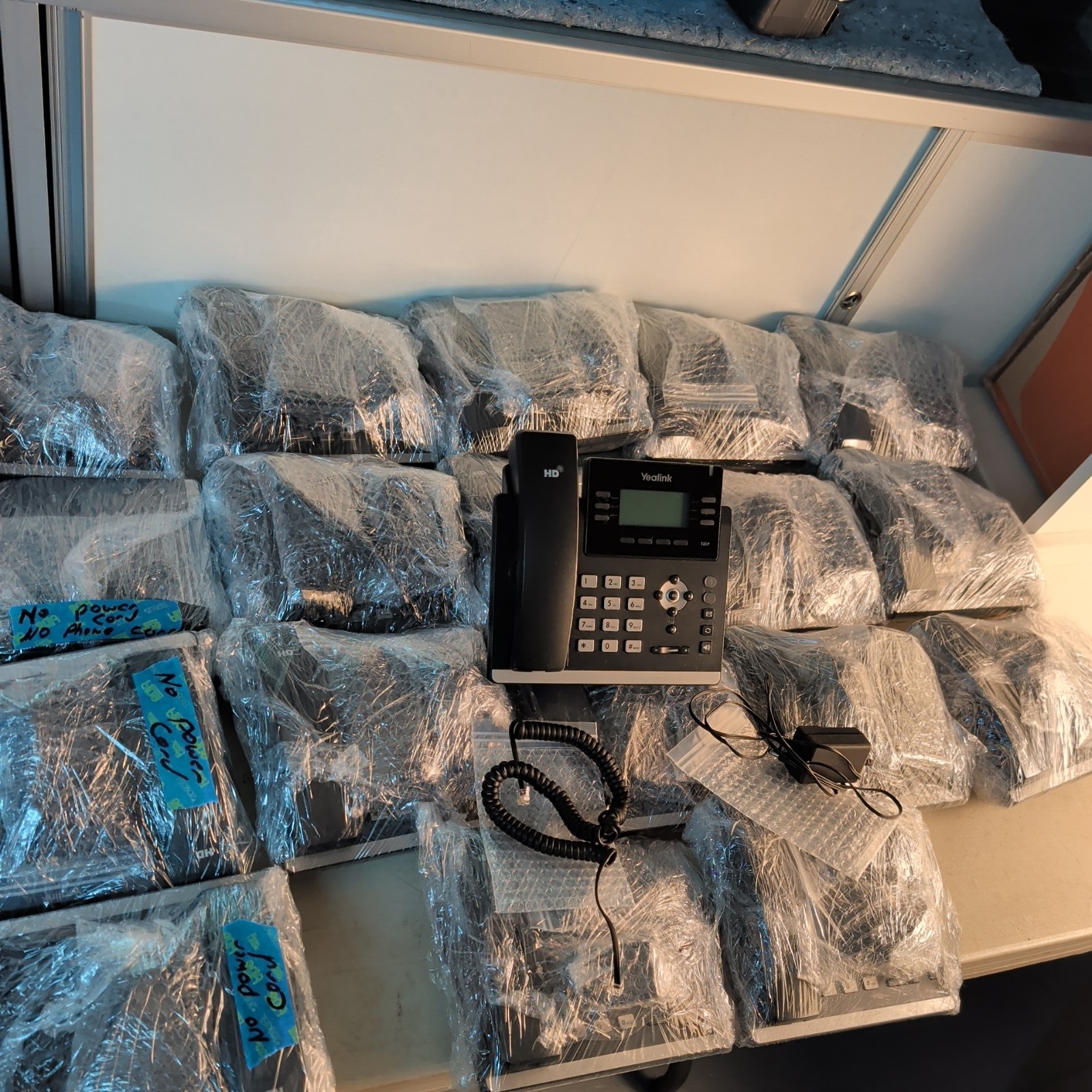 Lot of (19) Yealink SIP-T41P Phone with Stand  READ AD 