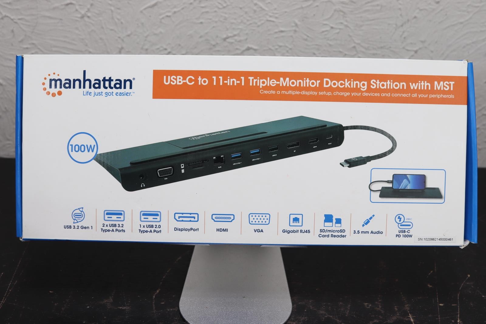 Manhattan USB-C 11-in-1 Triple Monitor Docking Station with MST