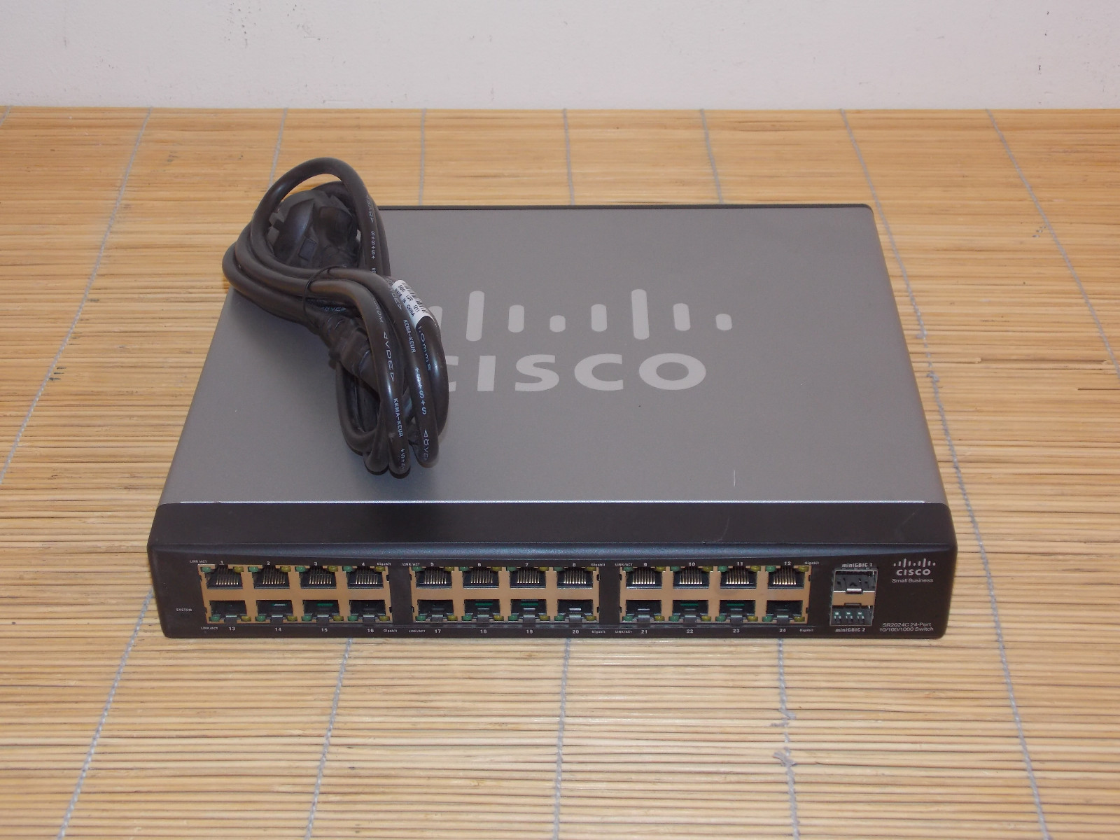 Cisco SR2024C 24-Port 10/100/1000 Compact Gigabit Switch