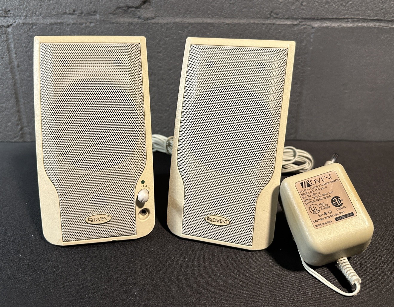 Advent 3.5mm Computer Shelf Speakers S4498 Vintage Retro AC - Tested