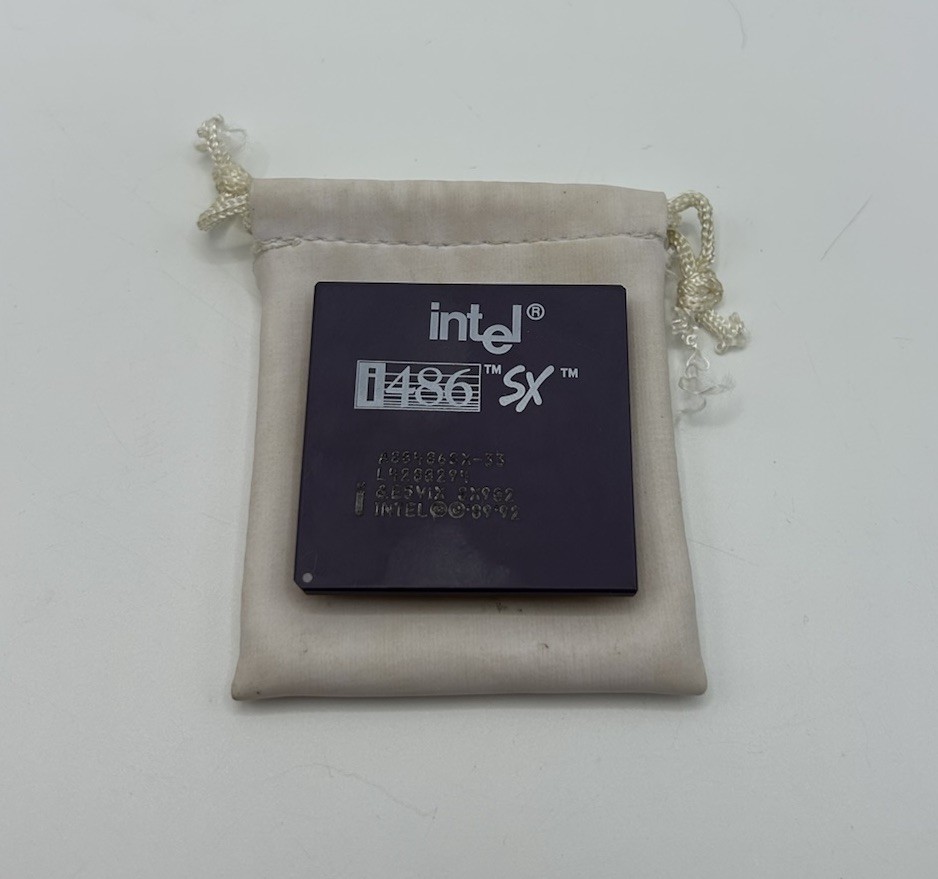 Intel i486DX-33MHz, A80486DX-33, SX729, Socket 3, 5V, Vintage Processor