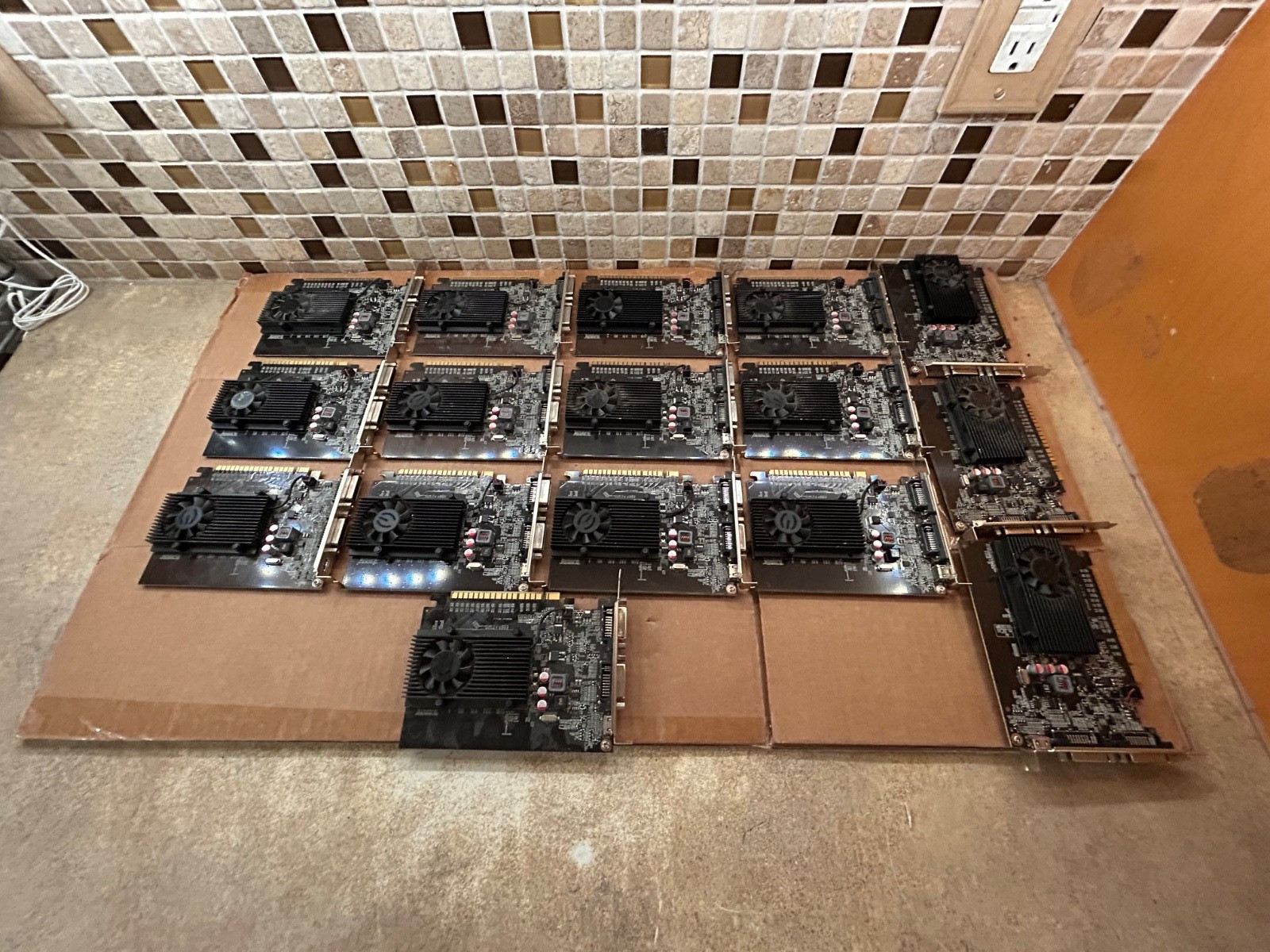 LOT OF 16 EVGA GeForce GT 610 01G-P3-2616-KR 1GB GDDR3 PCIe Graphics Video Card