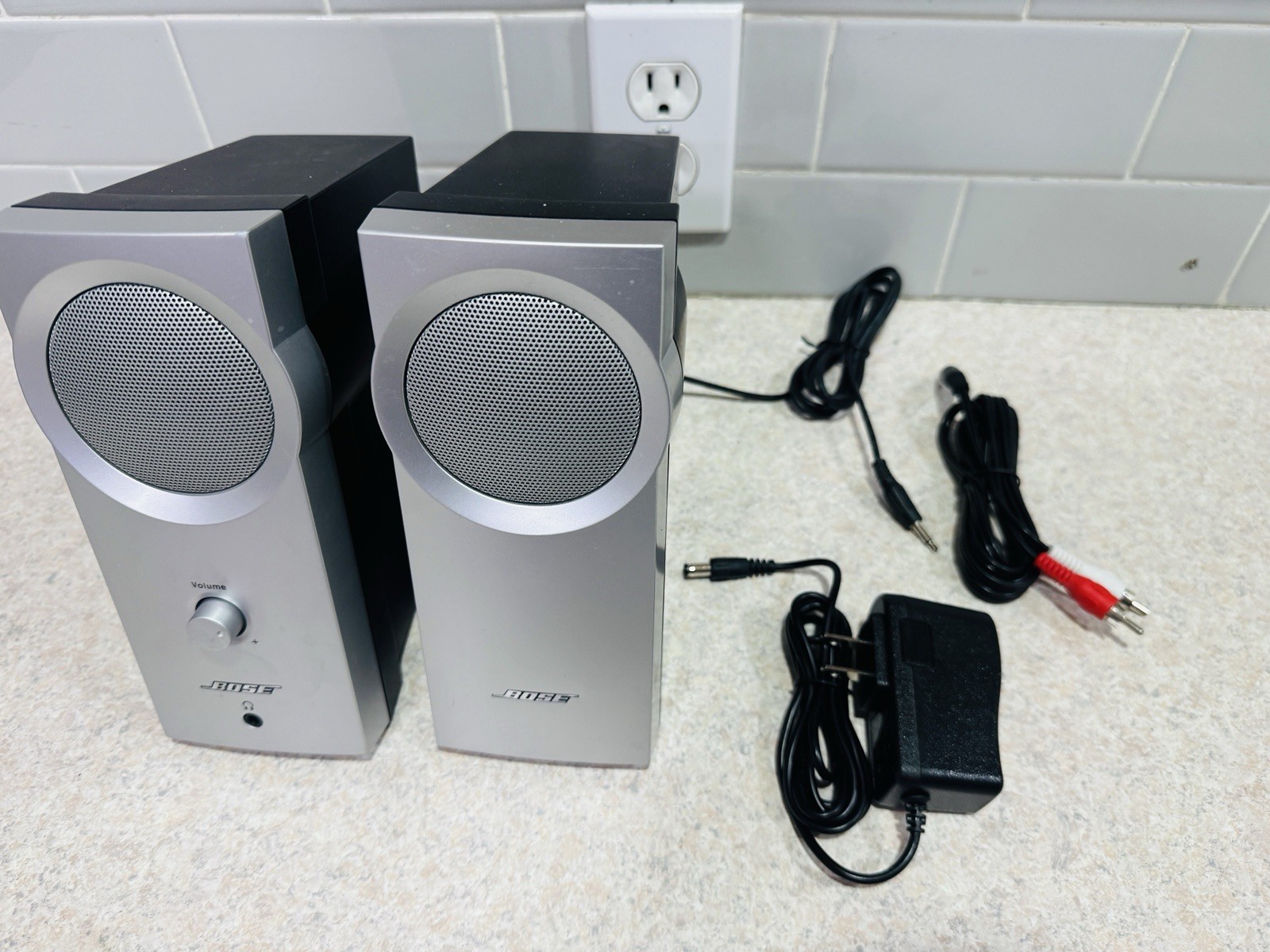Bose Companion 2 Multimedia Computer PC Laptop Speakers w/ Power & AUX cables