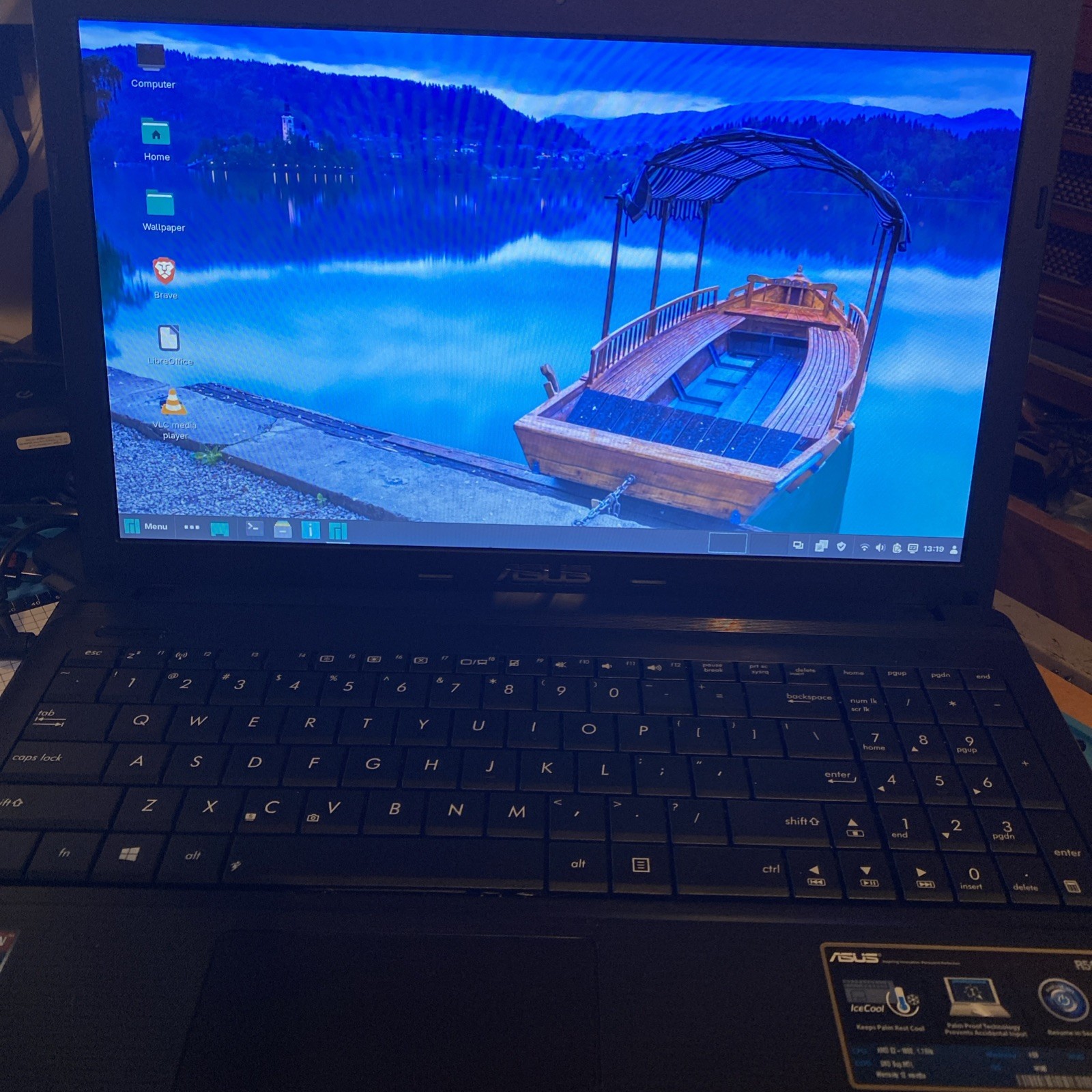 Asus X55U(R503U) 15.6"-AMD E2-1.7GHZ,4GB-500GB HDD-Manjaro Linux