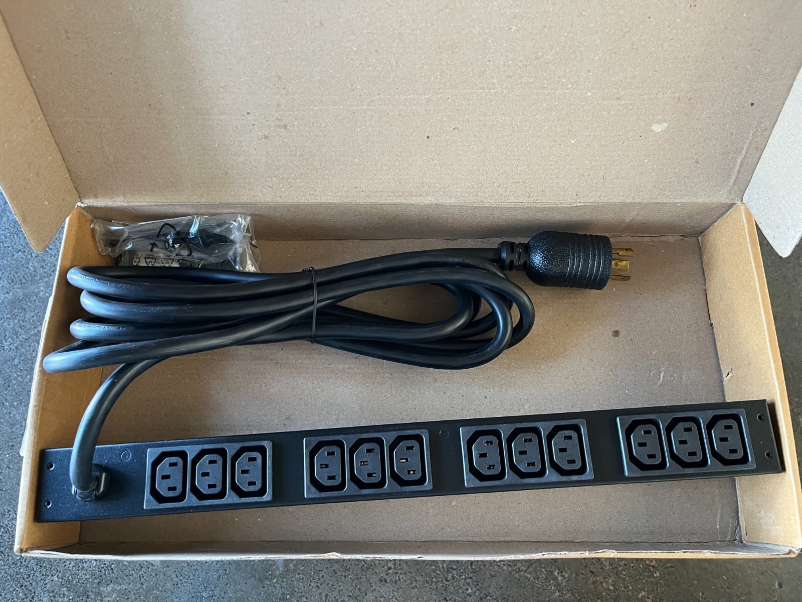 APC AP9566 NetShelter Basic Rack PDU, 1U, 16A, 208V, 12 C13 outlets