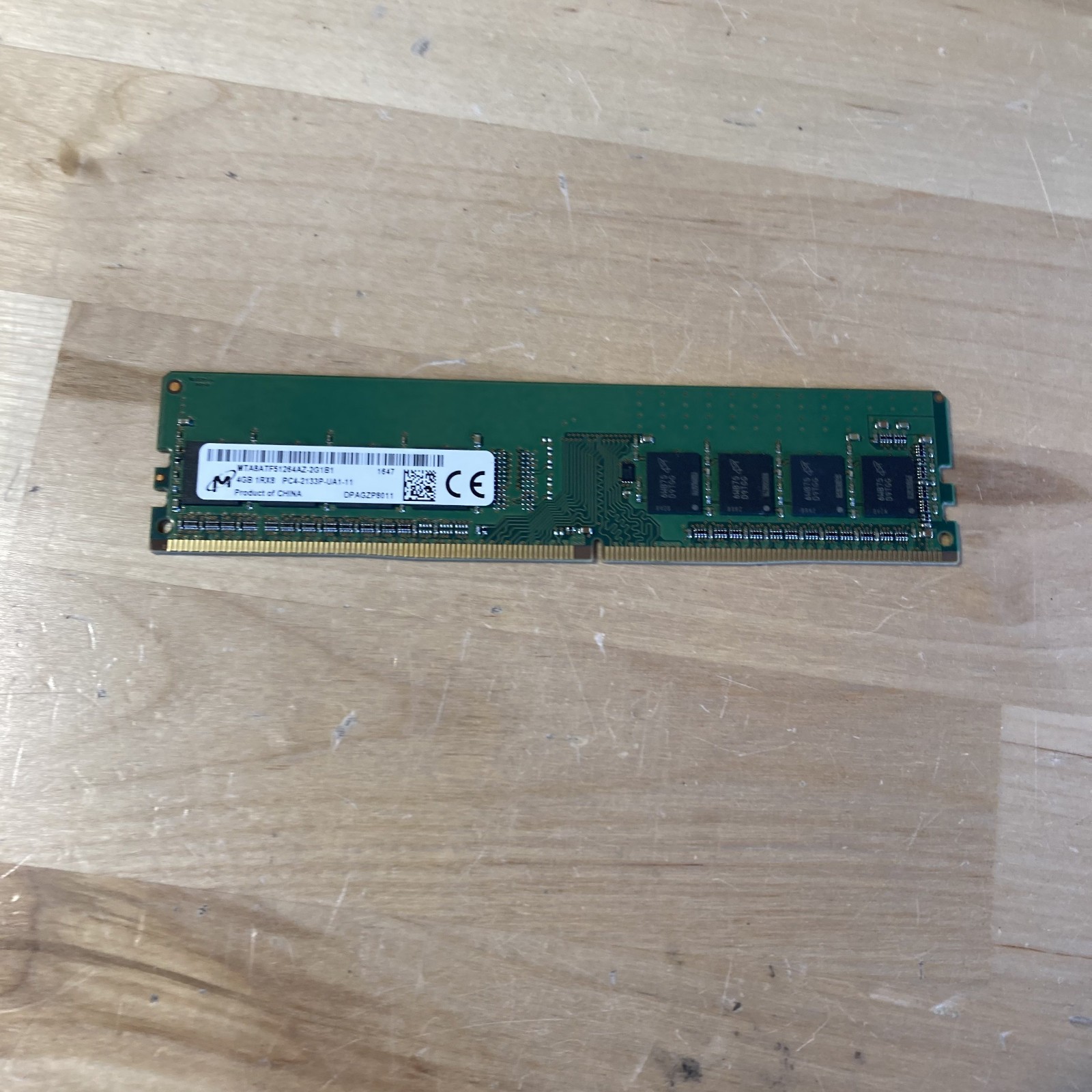 Micron MTA8ATF51264AZ-2G1B1  4GB 1RX8  PC4-2133P -UA1-11