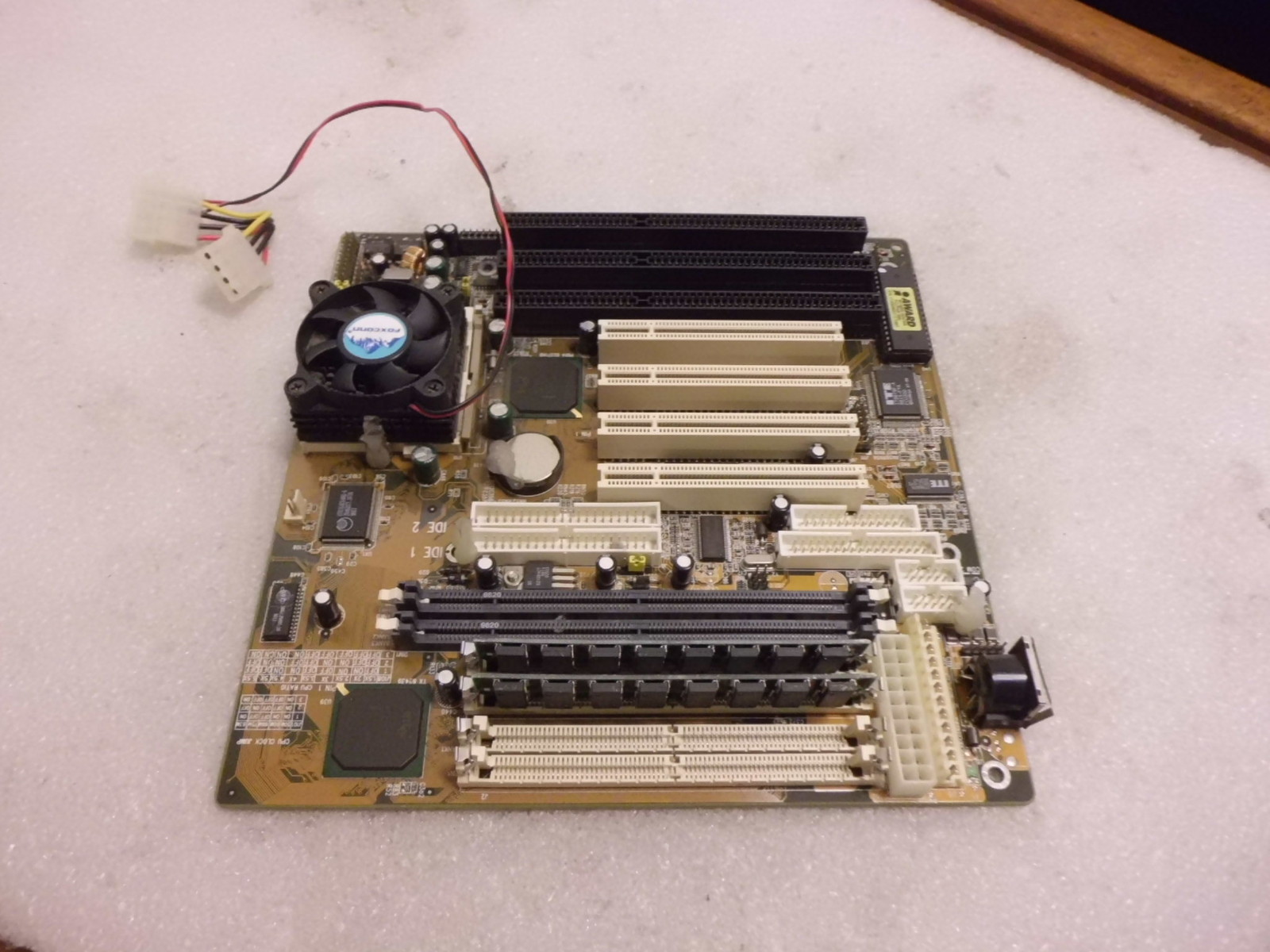 SHUTTLE 569A VER 1.3 MOTHERBOARD WITH CPU, FAN, & RAM