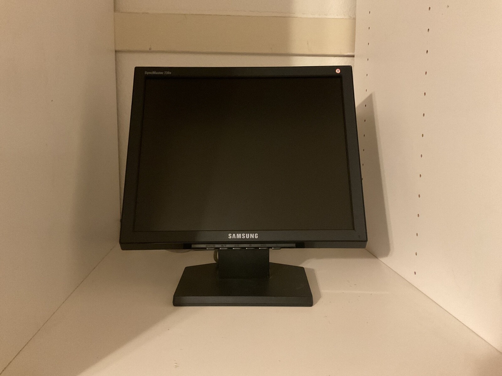Samsung 730B LCD Monitor 1280x1024 resolution Black used