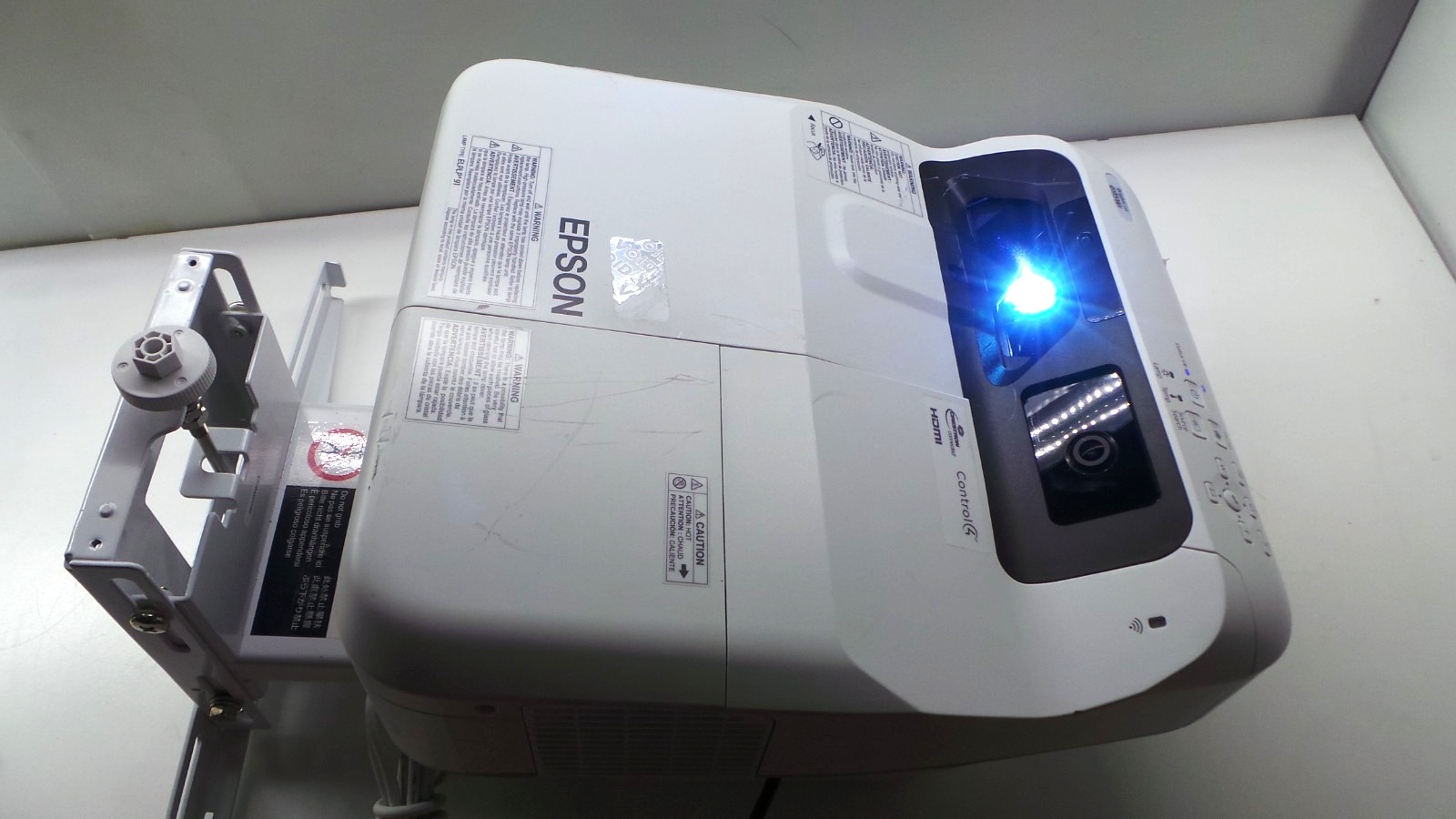 Epson BrightLink 695Wi Short-Throw 3LCD 3500 Lumens HDMI 426 Lamp Hours - Work