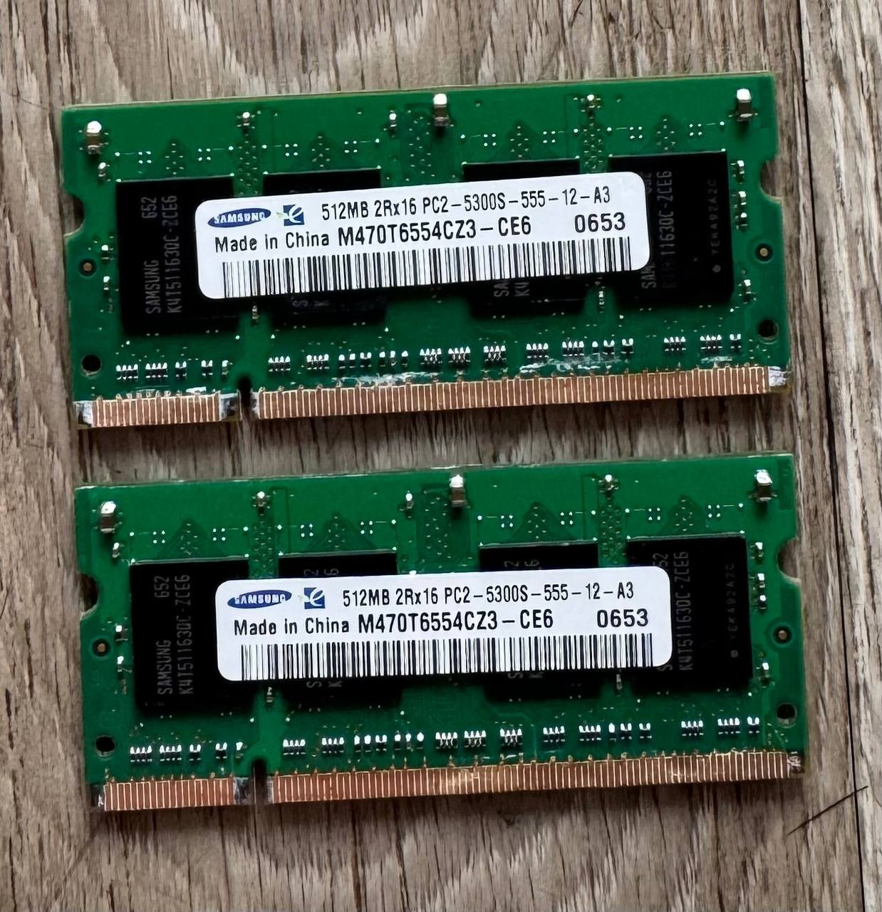 2x Samsung 512MB DDR2 PC2-5300S 667MHz Laptop RAM M470T6554CZ3 Lot
