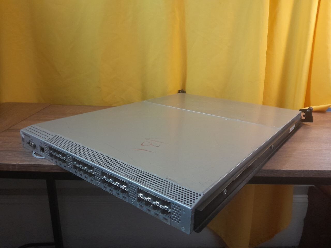 Brocade Silkworm 4100 Fibre Channel Switch 32 Ports - Turns ON - DM