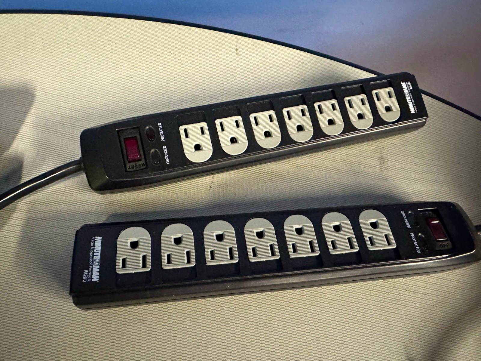 Minuteman MMS370 7-Outlet Surge Protector Power Strip 10ft Cord 120V 15A