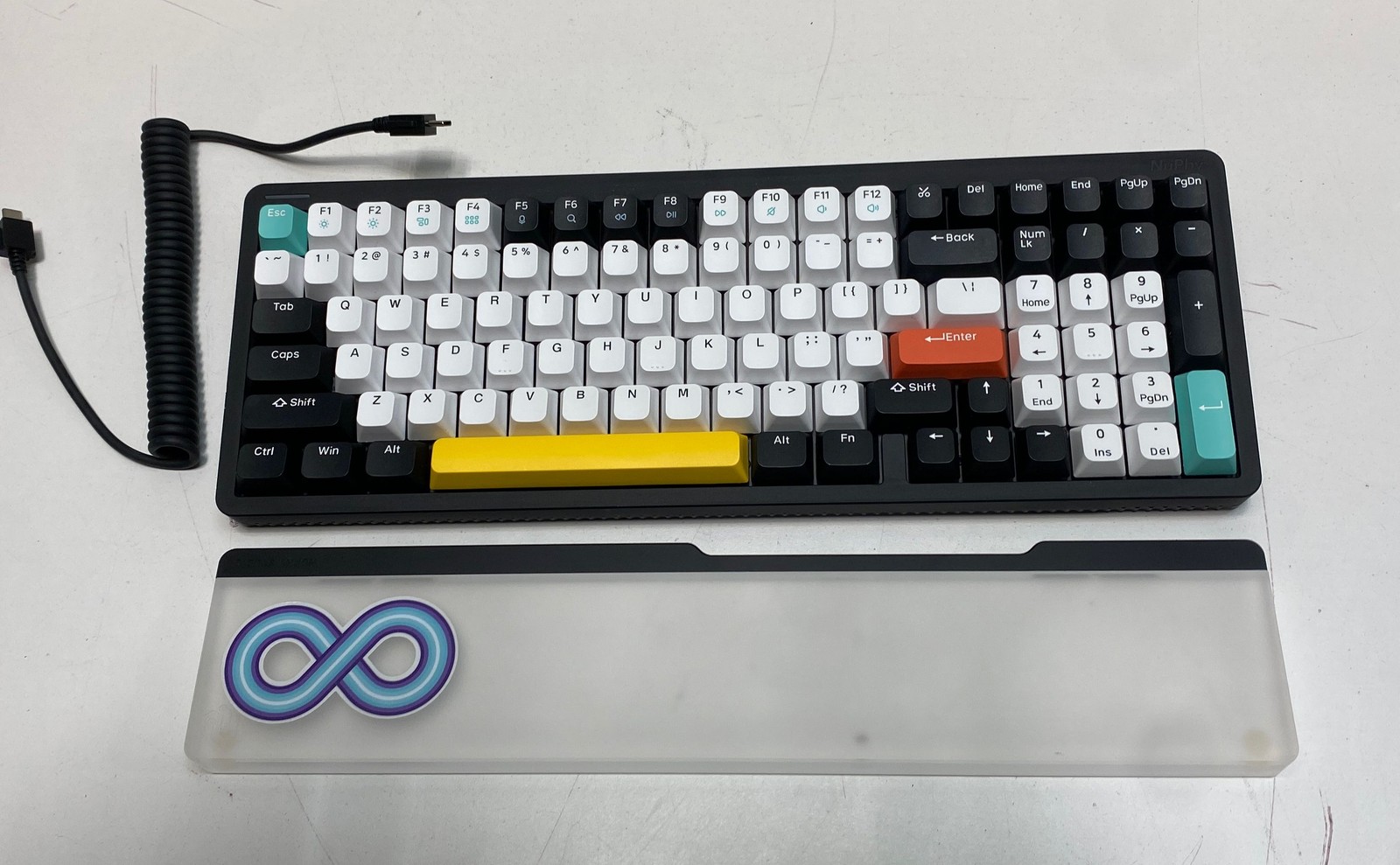 NuPhy Halo96 Wireless Mechanical Keyboard 99-Keys Black Bundle With Wrist Rest