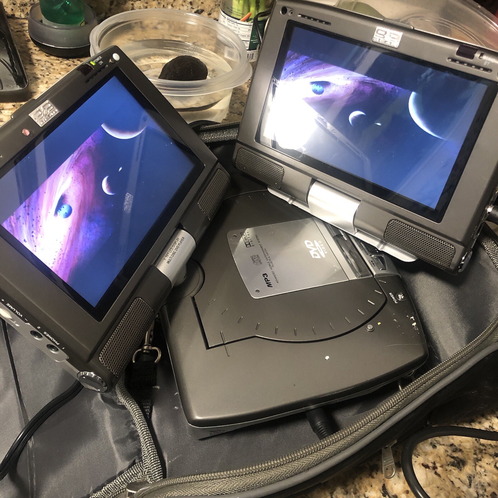 G2G DVD708 Portable DVD Plortable DVD Player w/ Case + Adapters - Tested
