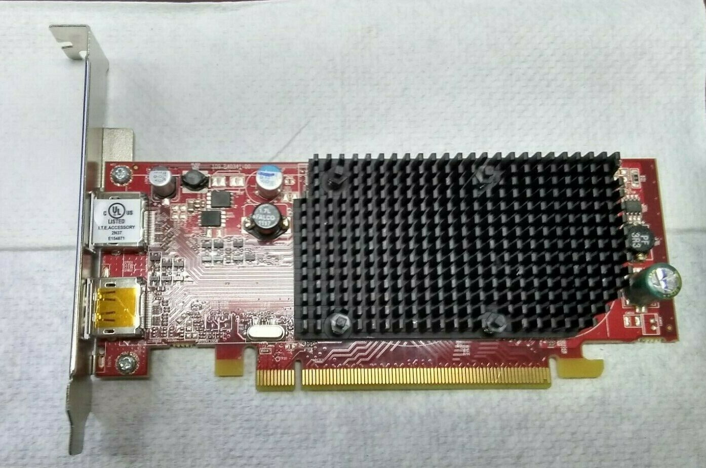 Lot of 2 Dell ATI FireMV 2260 256MB Dual DisplayPort PCIe x16 Video Card 7CJHP 