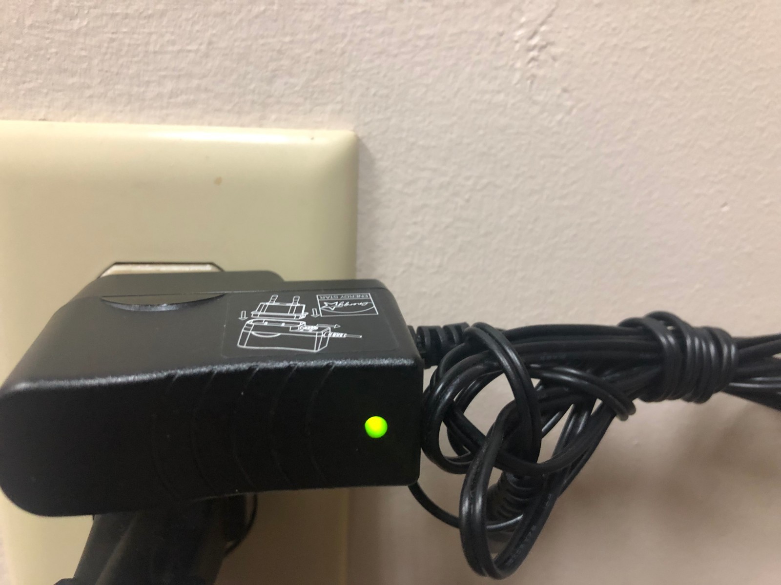 One Pristine Genuine Plantronics 9V 500mA SSC-090050 P/N 203158-01 Power Supply