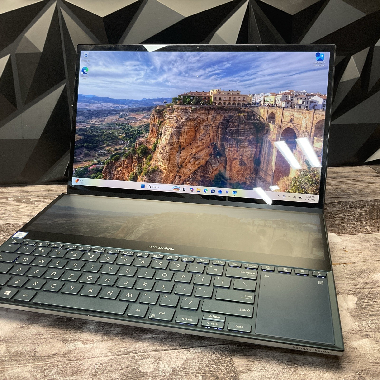 Asus ZenBook Pro Duo UX581GV / i9-9980HK / RTX 2060 / 32GB / 512GB / OLED / 24F
