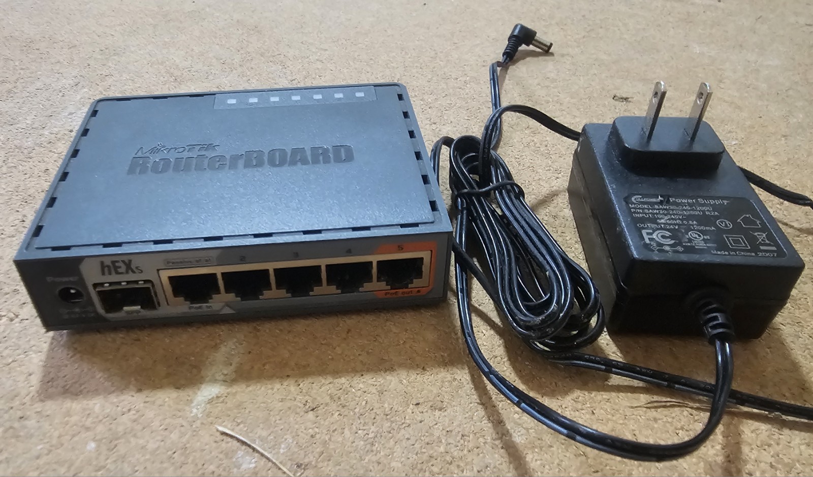 MikroTik hEX S 5 Ports Gigabit Ethernet Router RB760IGS SFP port