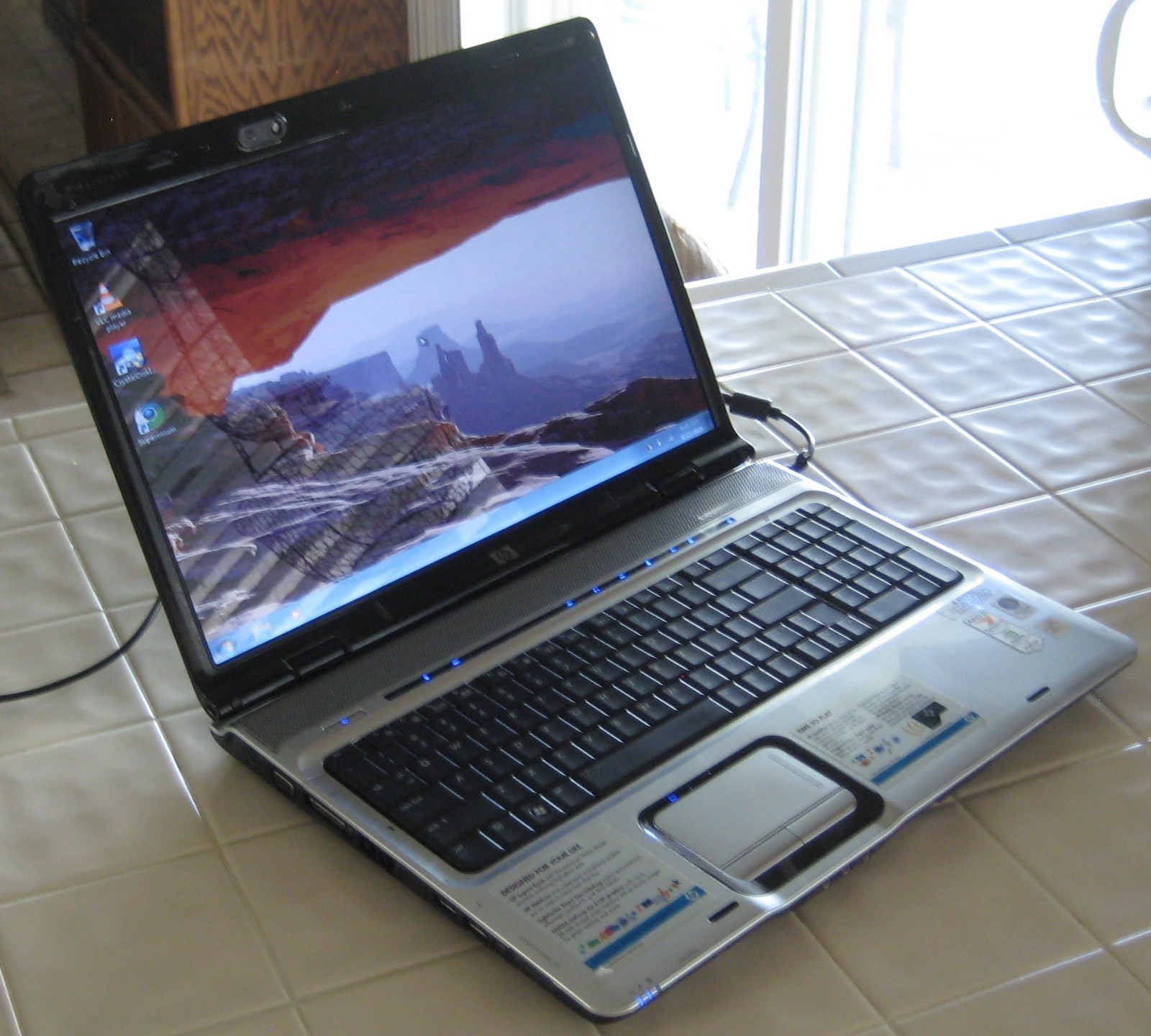 Hp Pavilion dv9410us laptop w AMD Turion 64X2@1.8GHz, 4GB RAM, 500GB HDD, Win 7