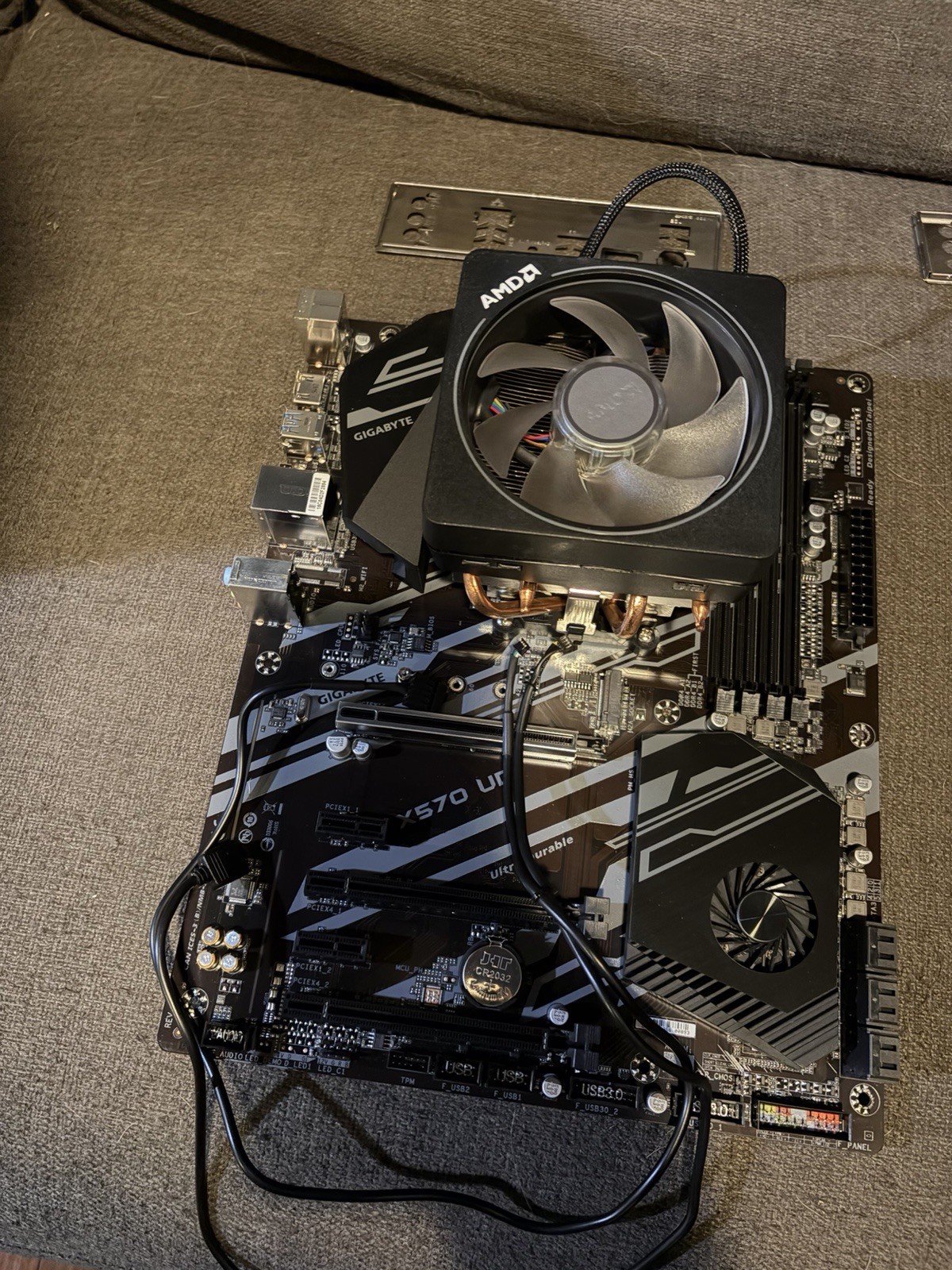 GIGABYTE X570 UD AM4 motherboard +AMD Ryzen 9 3900x CPU+Cooler