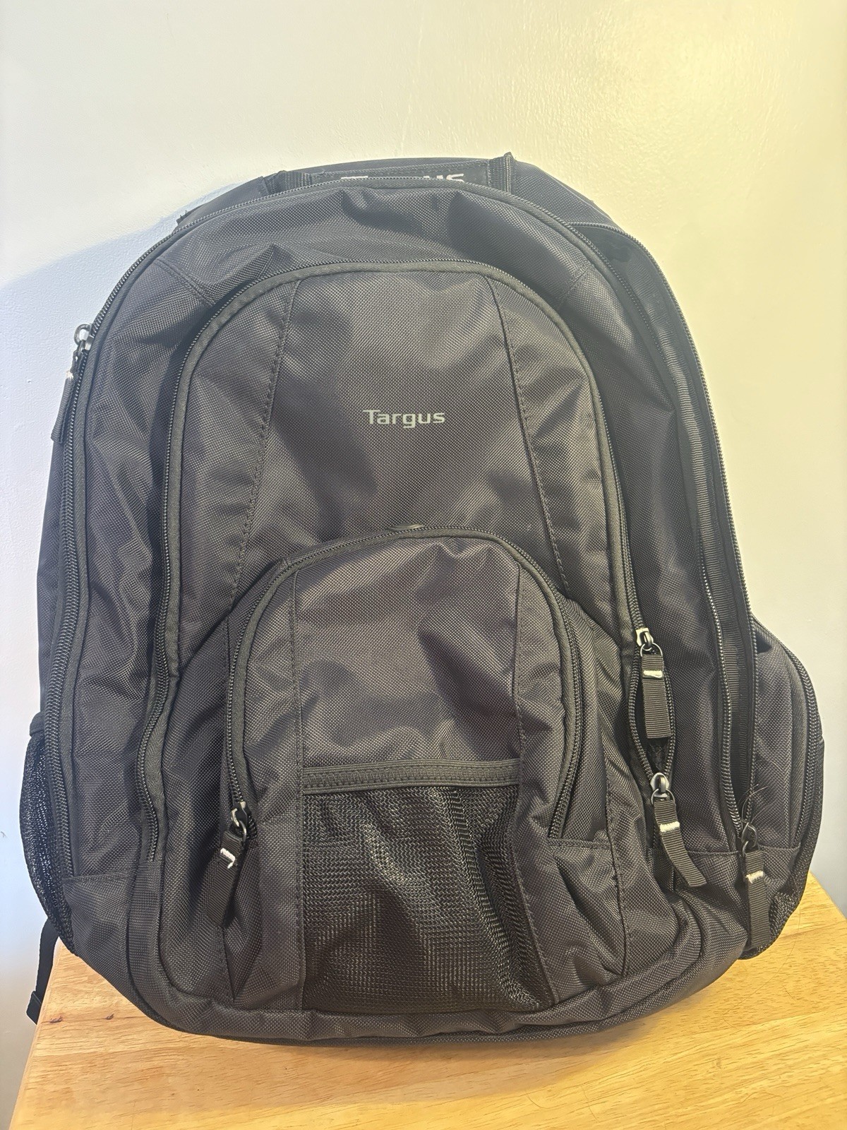 Targus Groove Black 17 in Laptop Backpack Excellent Condition