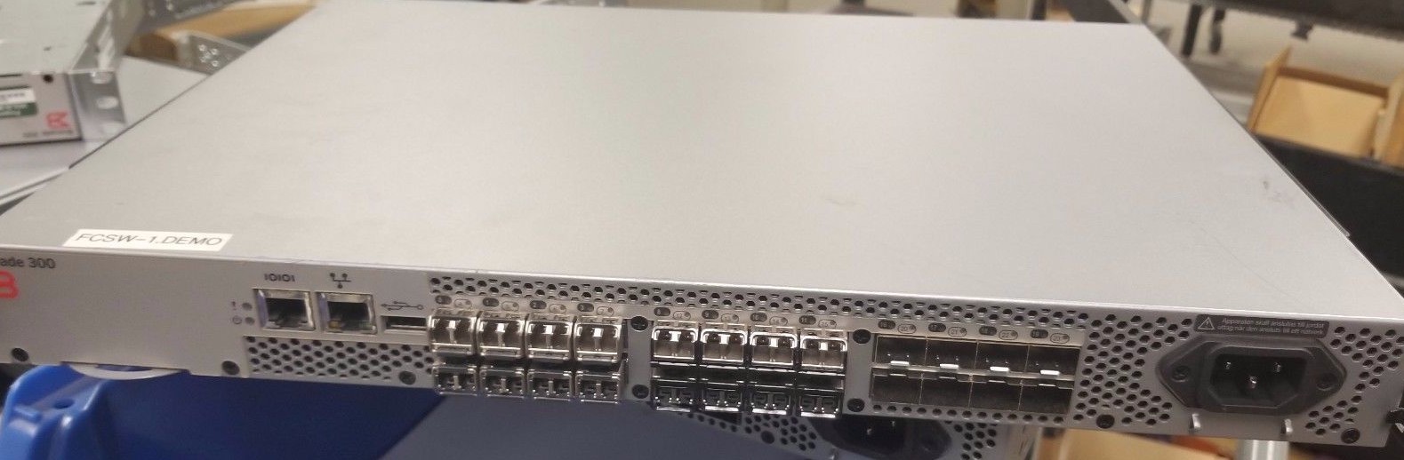 Brocade 300 Dell DL-310-0001 R141G 8GB 24 Port Fibre Channel Network Switch 