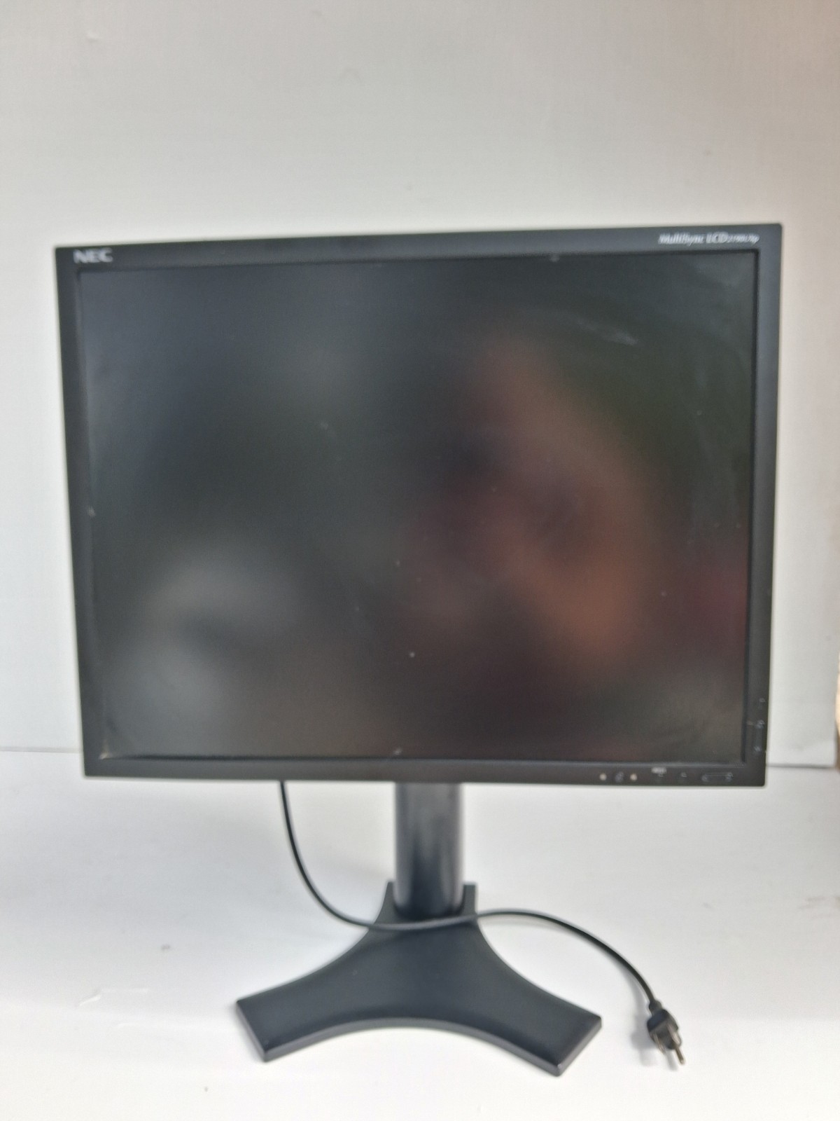 NEC MultiSync 21.3" 1600 x 1200 60Hz 8ms LCD S-PVA Monitor (LCD2190UXp-BK)+CORD