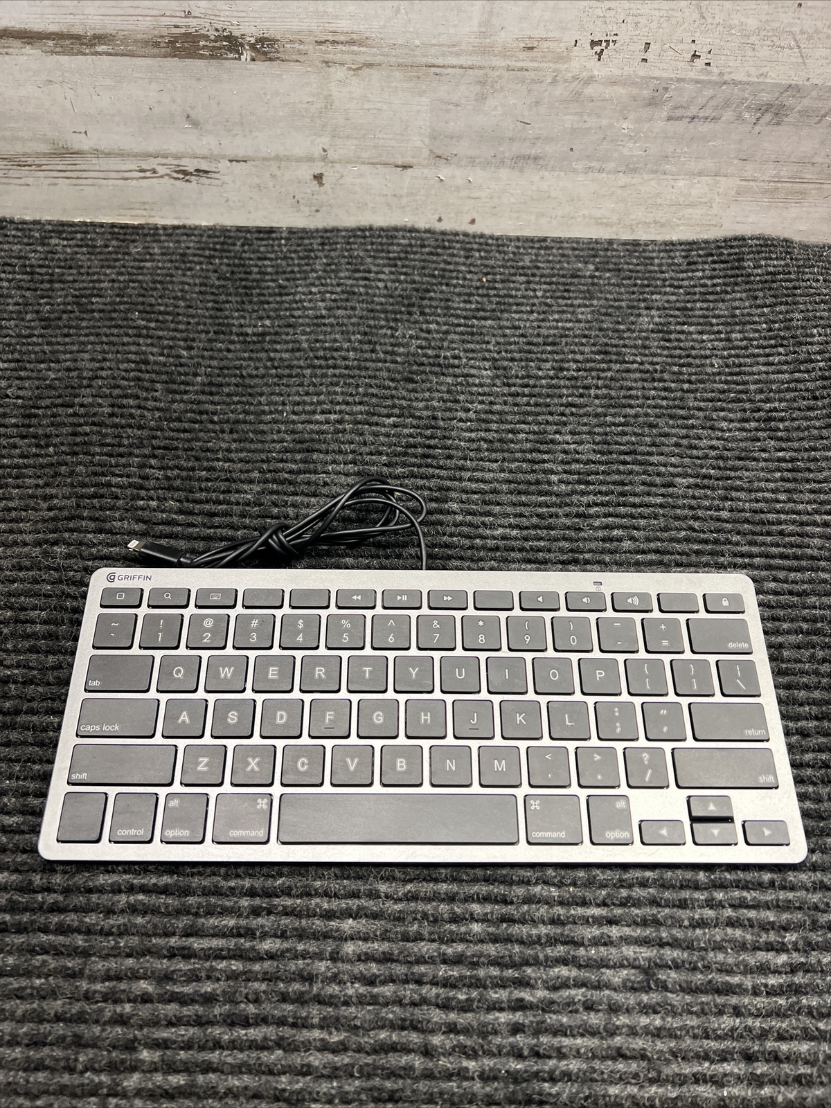 Griffin Wired Keyboard for iOS with Lightning Connector MOD-38326 iPhone iPad