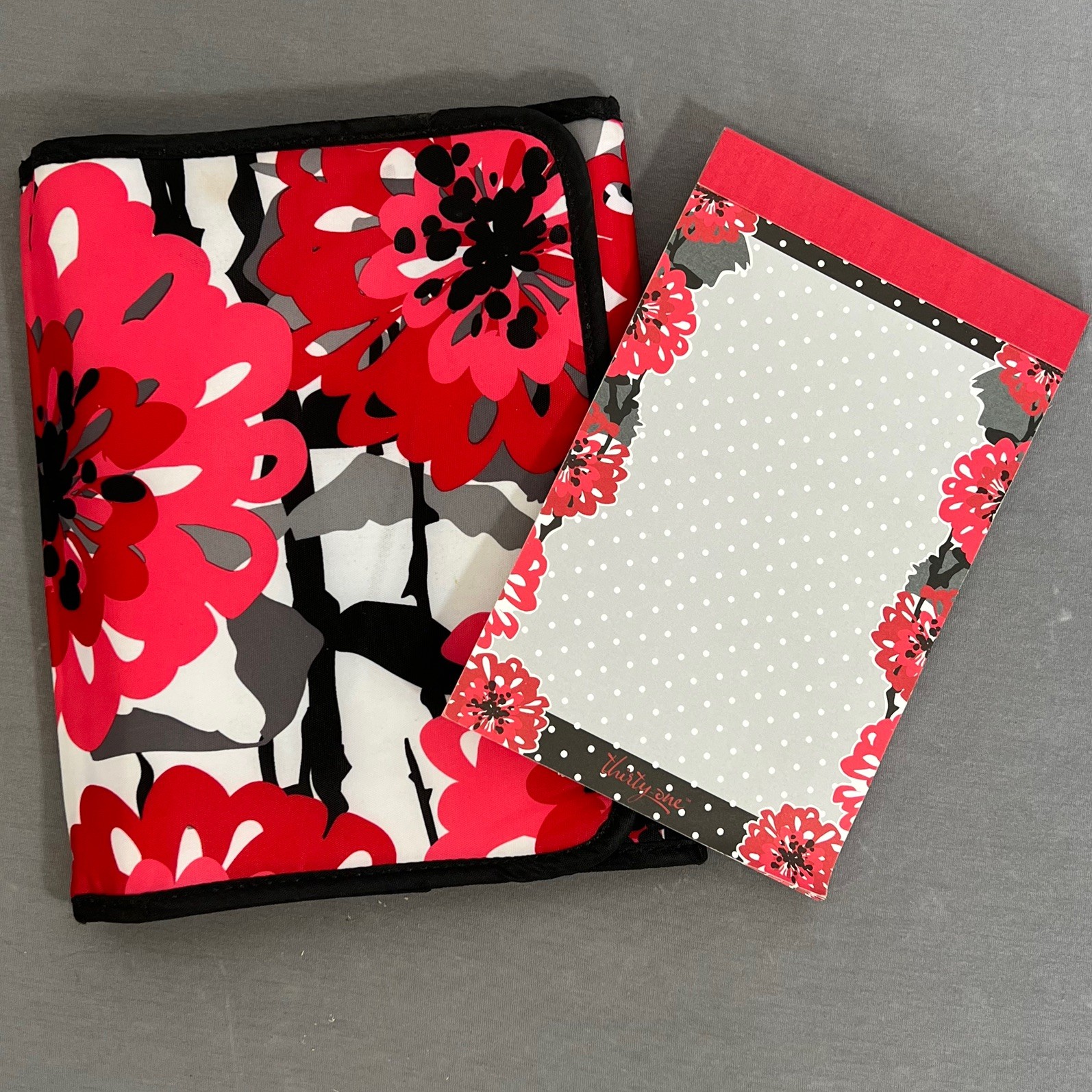 Thirty One BOLD BLOOM Tri-Fold Organizer iPad/Tablet Holder Pockets +Stationary 