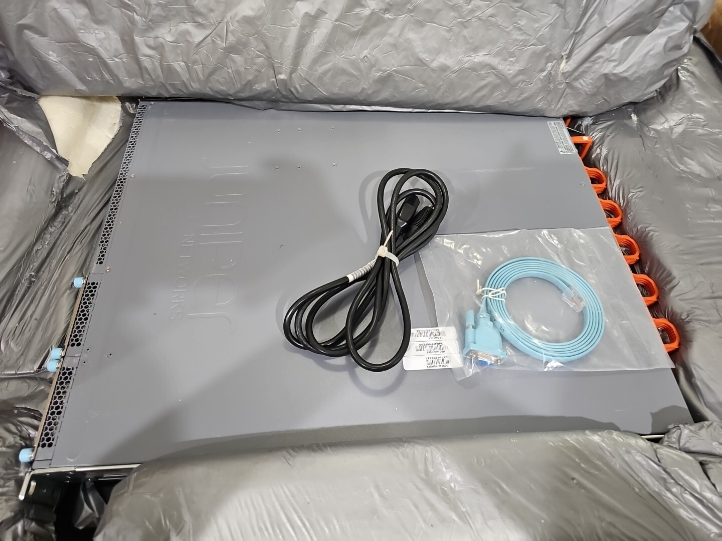 Juniper QFX5100-24Q-3AFo 24x QSFP+ Ports Dual MGMT 2x AC Power QFX5100-24Q-AFo
