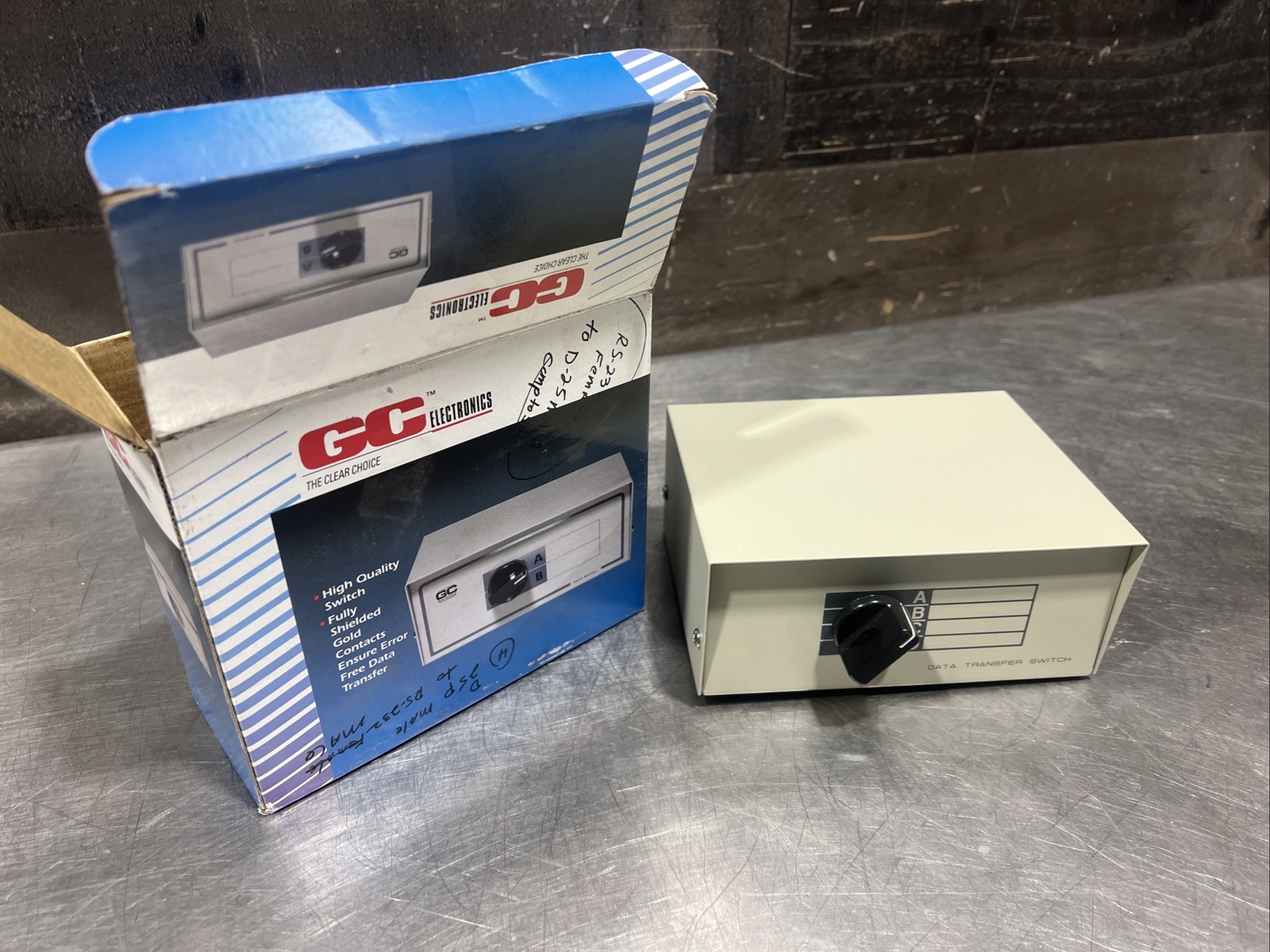 GC Electronics 45-2005 Manual DB25 Female Port A/B/C/D Data Switch 4-Way Nos