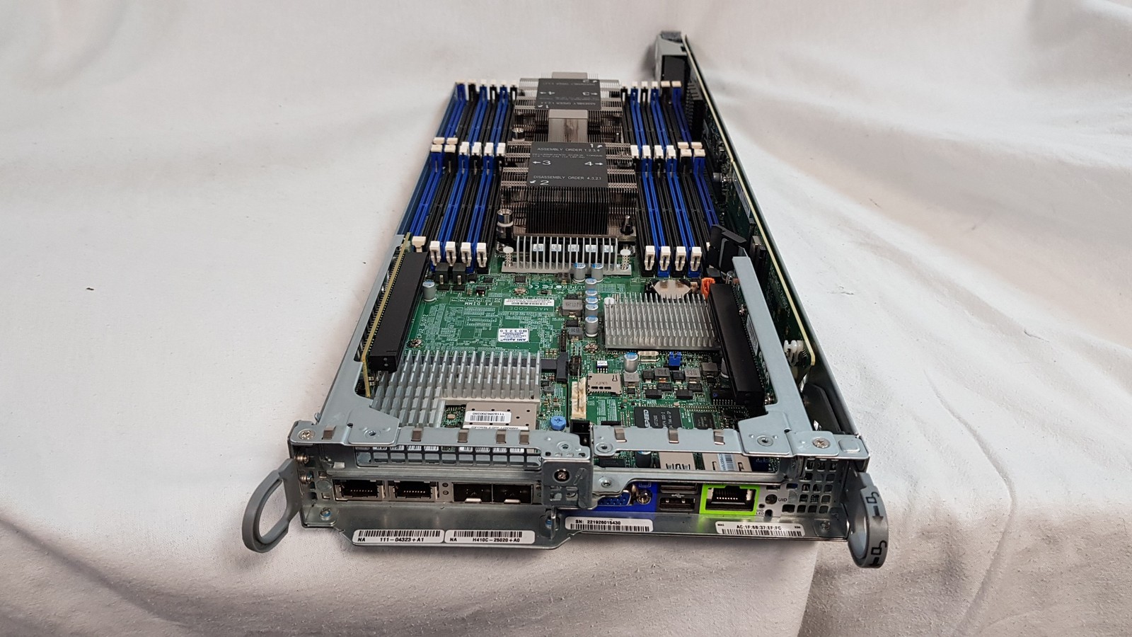 NetApp h410c 2x Intel Xeon Gold 5120 No Ram No HDD Single Node Server