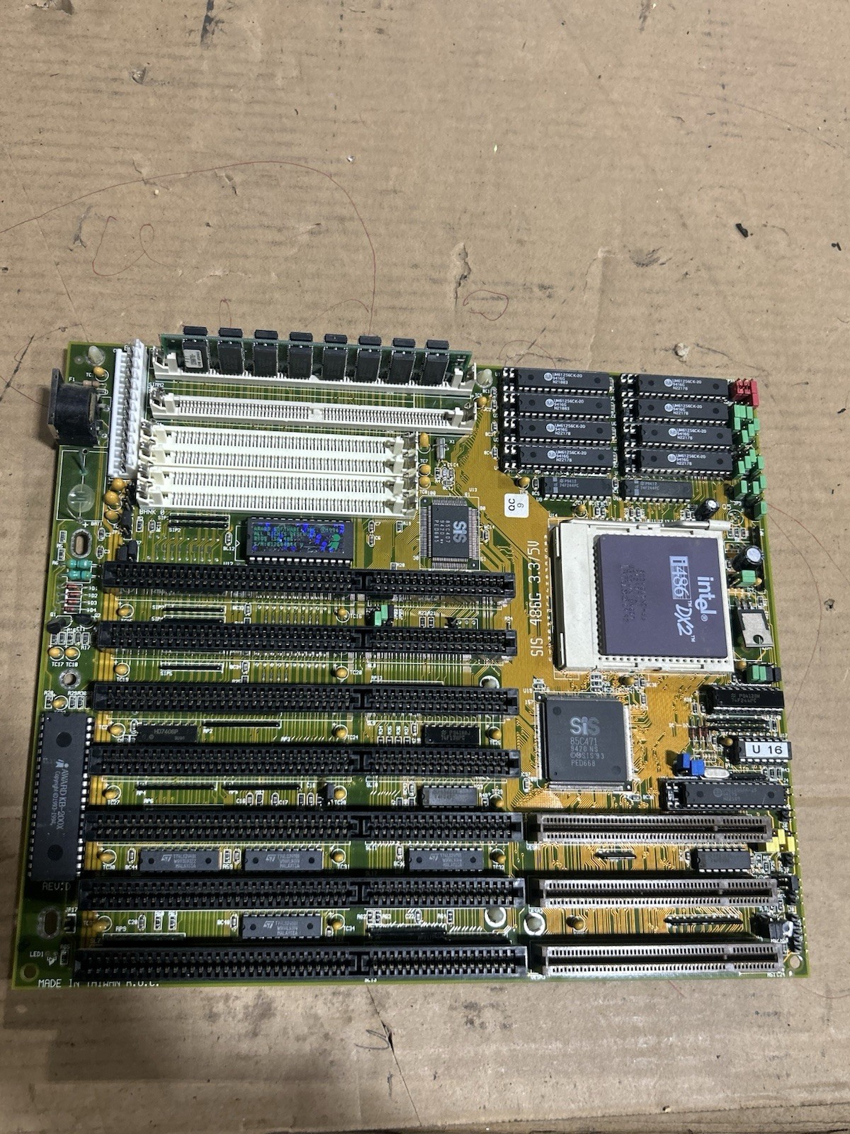Vintage Full Yes SIS 486G 3.3/5V Socket 3 486 Motherboard + DX2-66 + 32mb