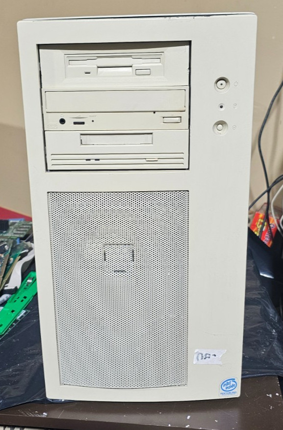 Dell PowerEdge 2100/200 Pentium Pro 200MHz 512MB ECC MegaRAID Vintage Server