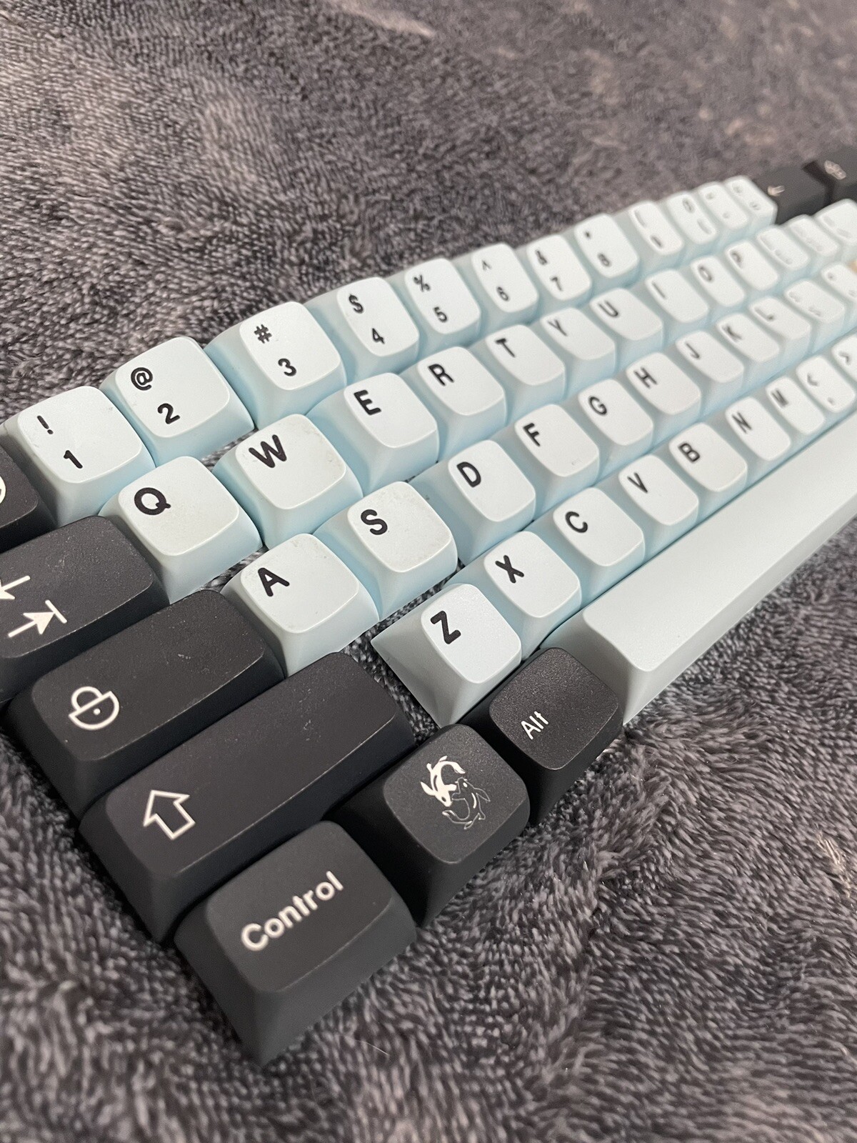 Sky blue keycap set 84 keys MOA profile Dye-Sub