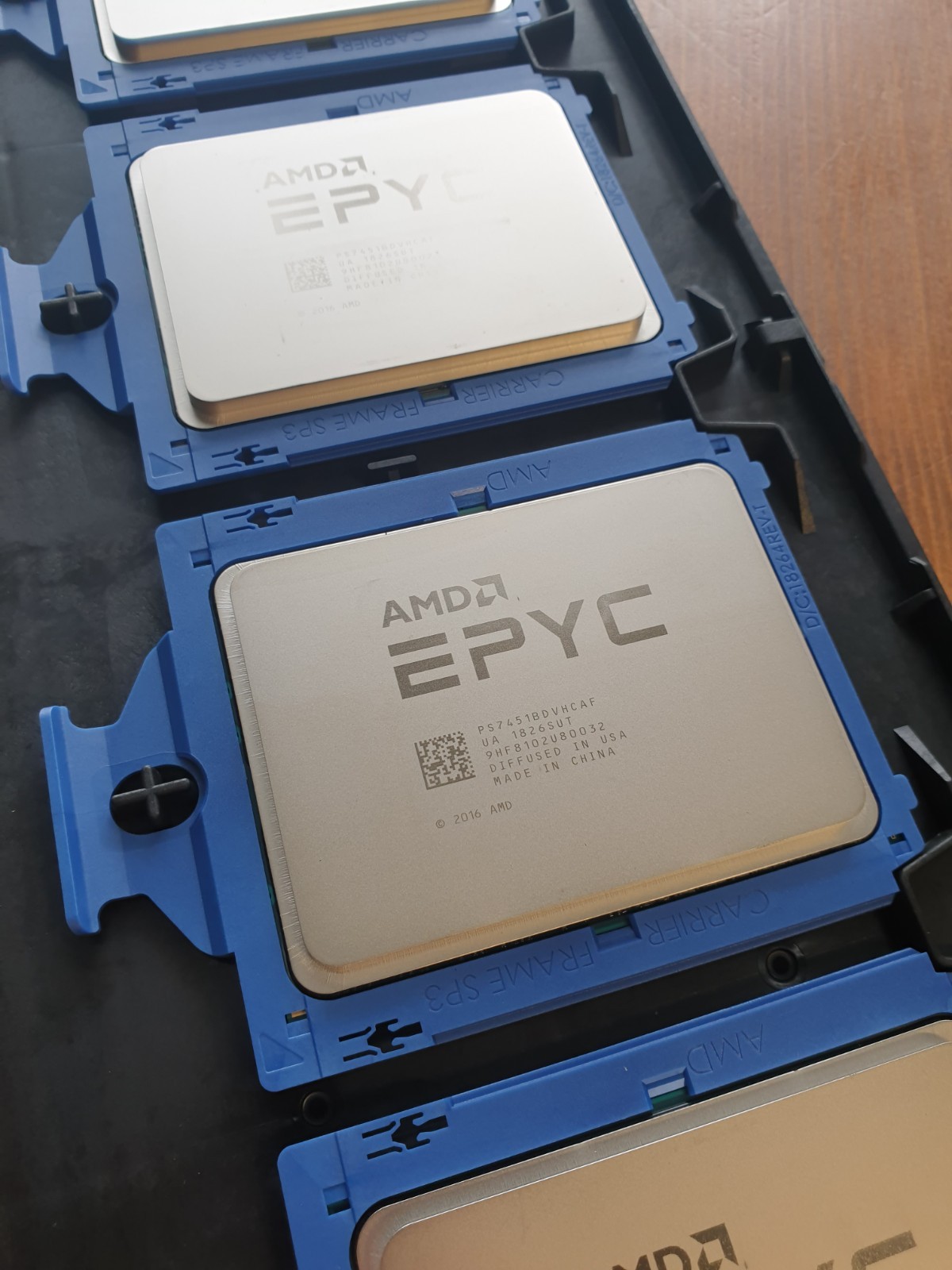 AMD EPYC 7451 CPU Socket SP3 24-Core 2.3 GHz 64 MB (70 EUR 0% VAT)