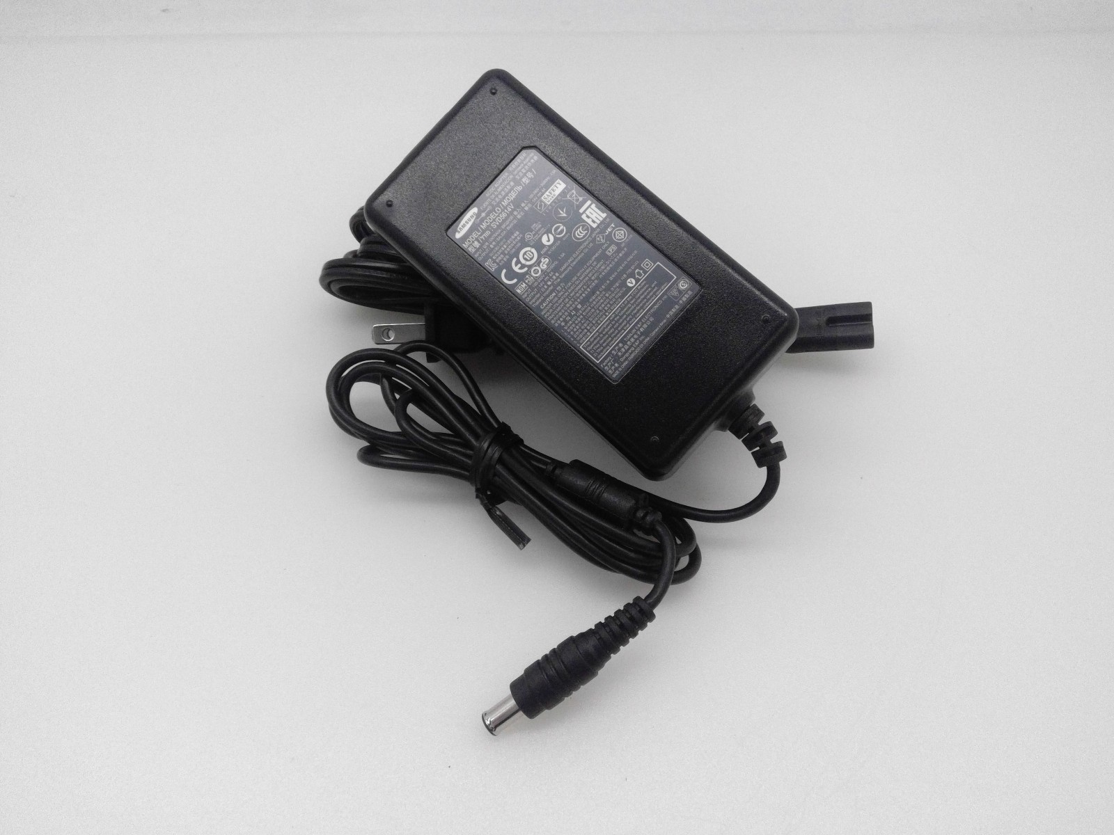 Genuine Samsung AC/DC Adapter SVD5614V Power Supply 56W 14V 4A W/Cord