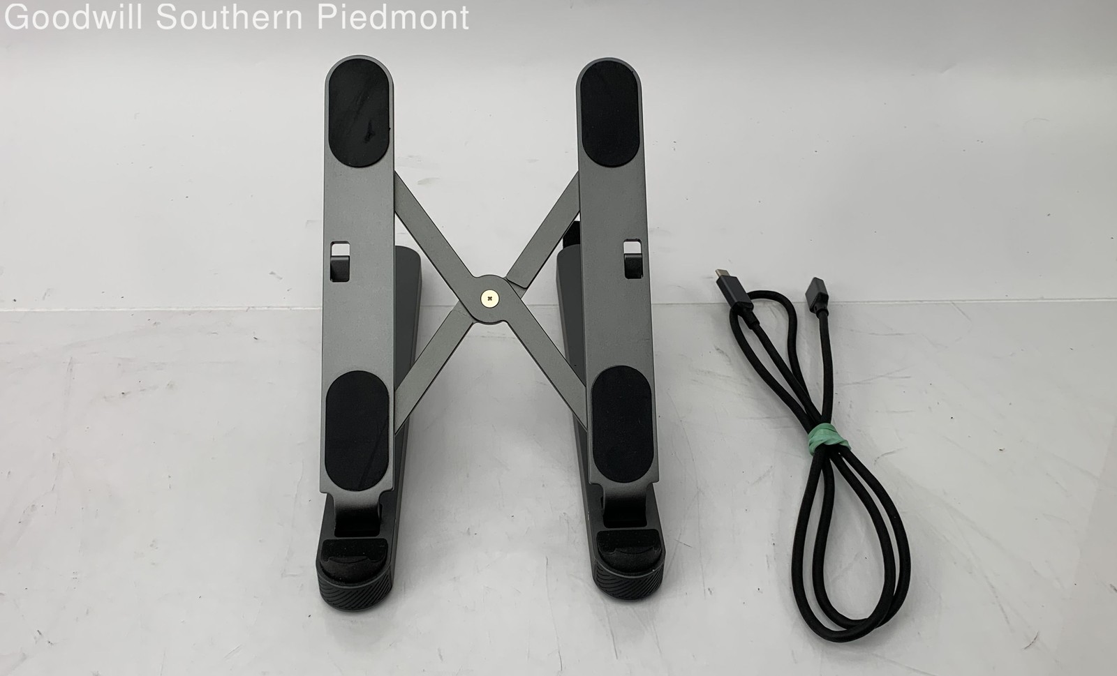 Tobenone UDS-029 USB-C Ergonomic Folding Portable Laptop Docking Station- Tested