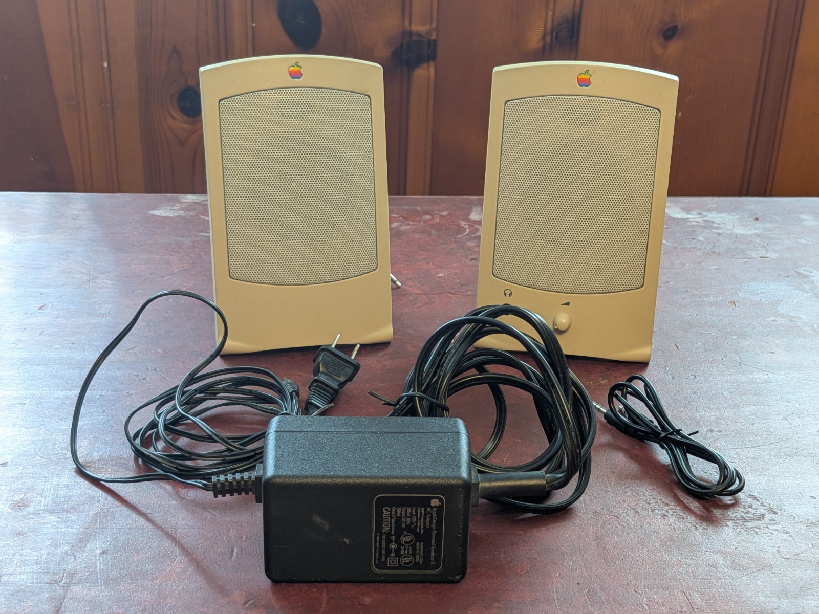 Vintage white Apple Powered Speakers II - Complete Pair W/Power Supply