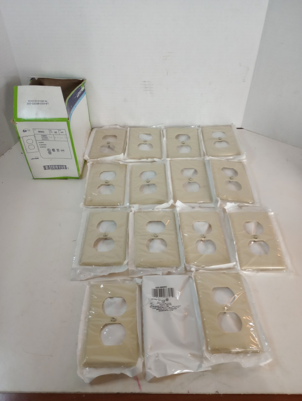 Leviton 86003 1-Gang Outlet Cover Lot of 15 Wallplate, Standard Size, Ivory