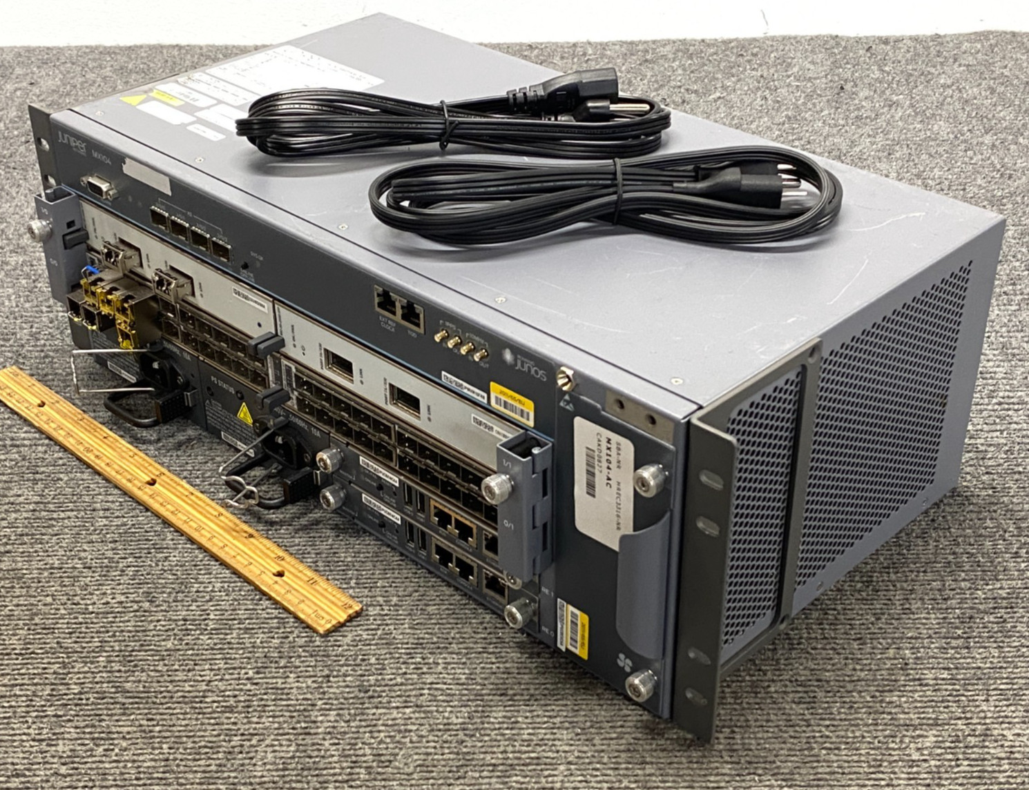 Juniper Networks MX104 Universal Aggregation Router w/8GB 6x Modules PSUs +Cords