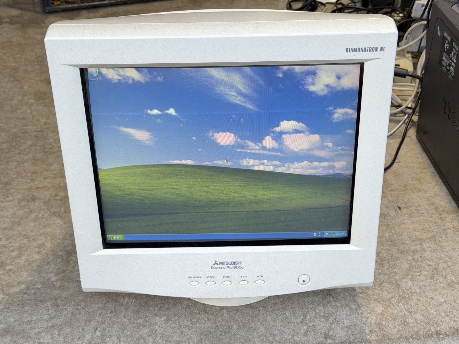 Mitsubishi Diamond Pro 900u 19” CRT Monitor DIAMONDTRON NF trinitron NICE WORKS
