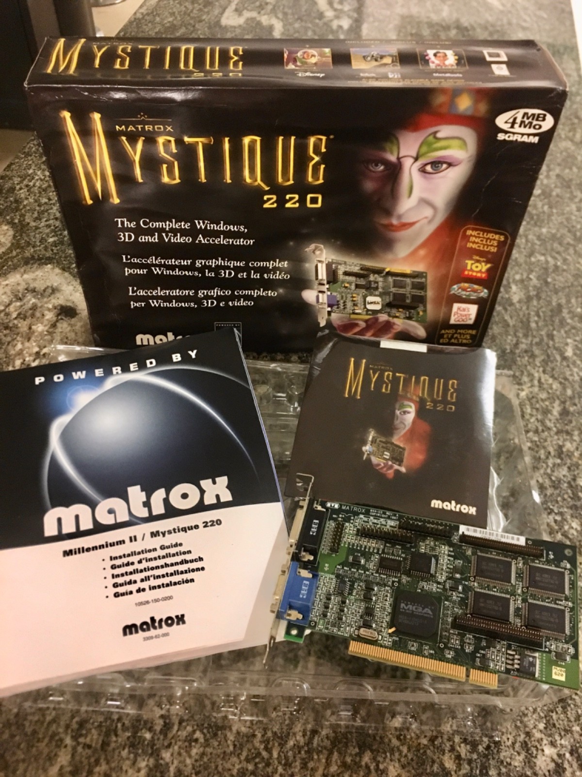Mystique 220 Matrox with box cd and manual